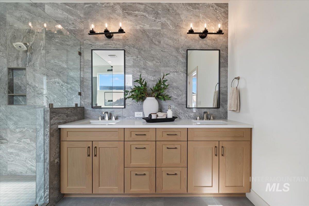 6920 N Spencer Way, Meridian, Idaho 83646, 5 Bedrooms, 4.5 Bathrooms, Residential For Sale, Price $999,900,MLS 98974155