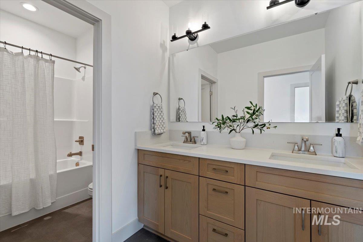 6920 N Spencer Way, Meridian, Idaho 83646, 5 Bedrooms, 4.5 Bathrooms, Residential For Sale, Price $999,900,MLS 98974155