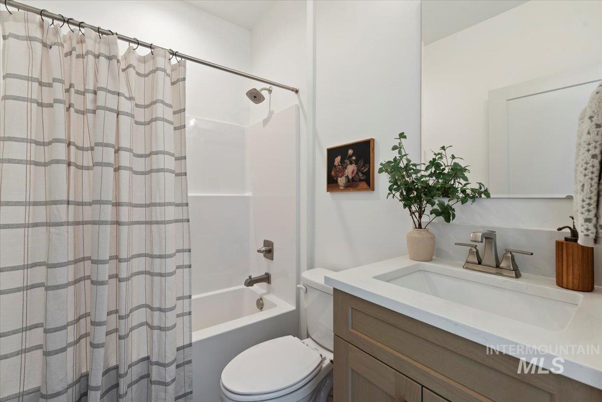 6920 N Spencer Way, Meridian, Idaho 83646, 5 Bedrooms, 4.5 Bathrooms, Residential For Sale, Price $999,900,MLS 98974155