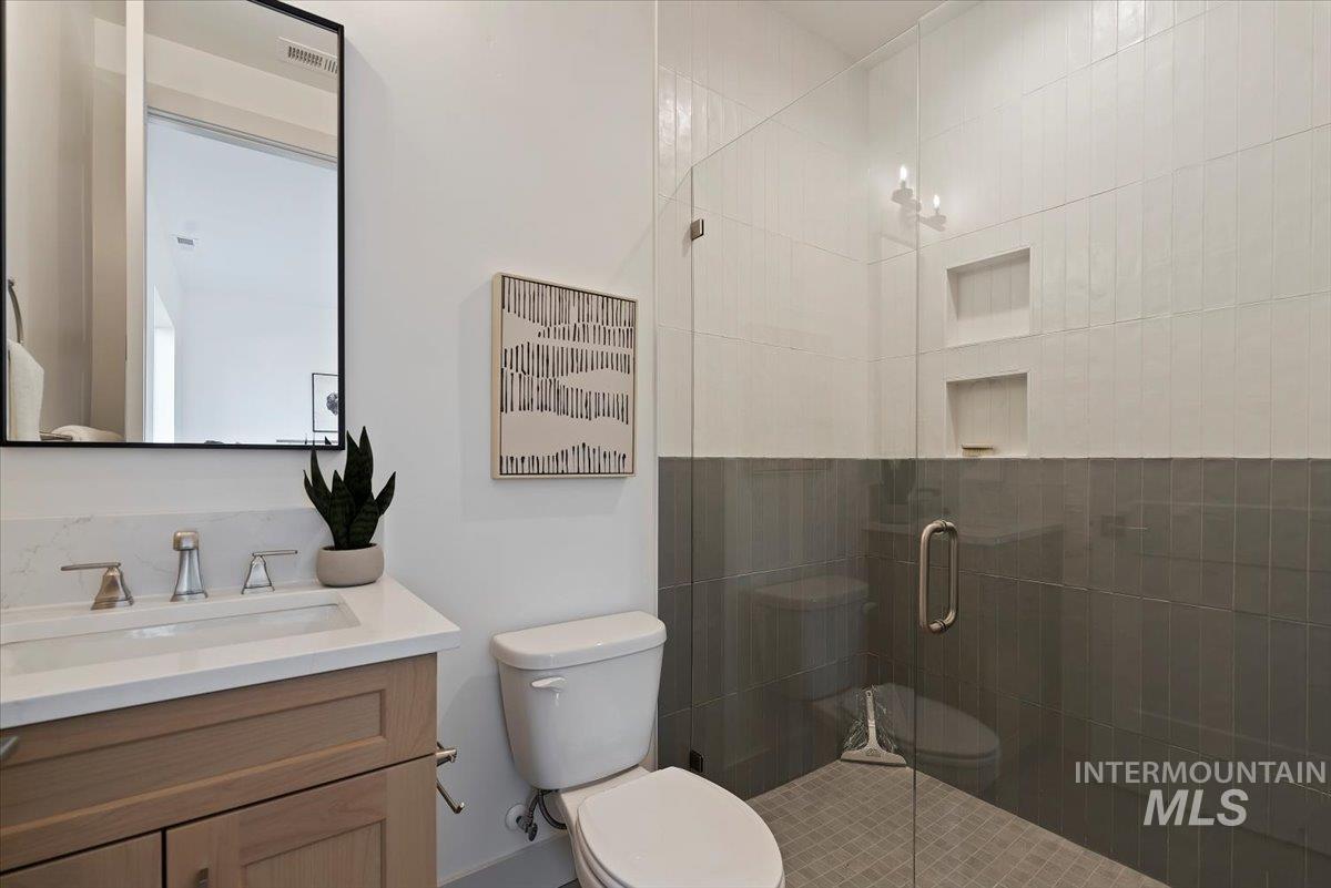 6920 N Spencer Way, Meridian, Idaho 83646, 5 Bedrooms, 4.5 Bathrooms, Residential For Sale, Price $999,900,MLS 98974155