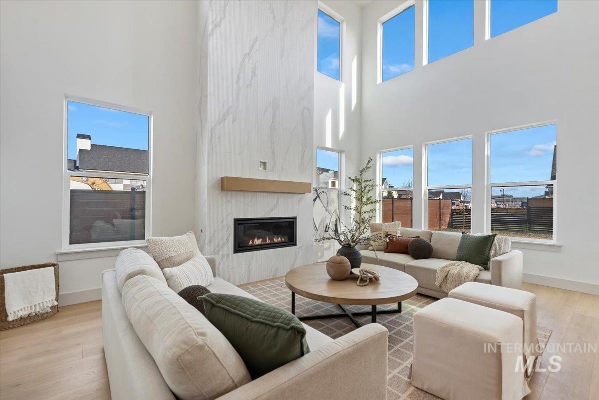 6920 N Spencer Way, Meridian, Idaho 83646, 5 Bedrooms, 4.5 Bathrooms, Residential For Sale, Price $999,900,MLS 98974155