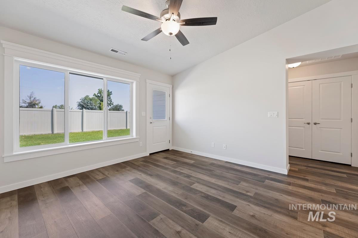 212 W Radiant Ridge Drive, Meridian, Idaho 83642, 3 Bedrooms, 2 Bathrooms, Residential For Sale, Price $425,000,MLS 98974156