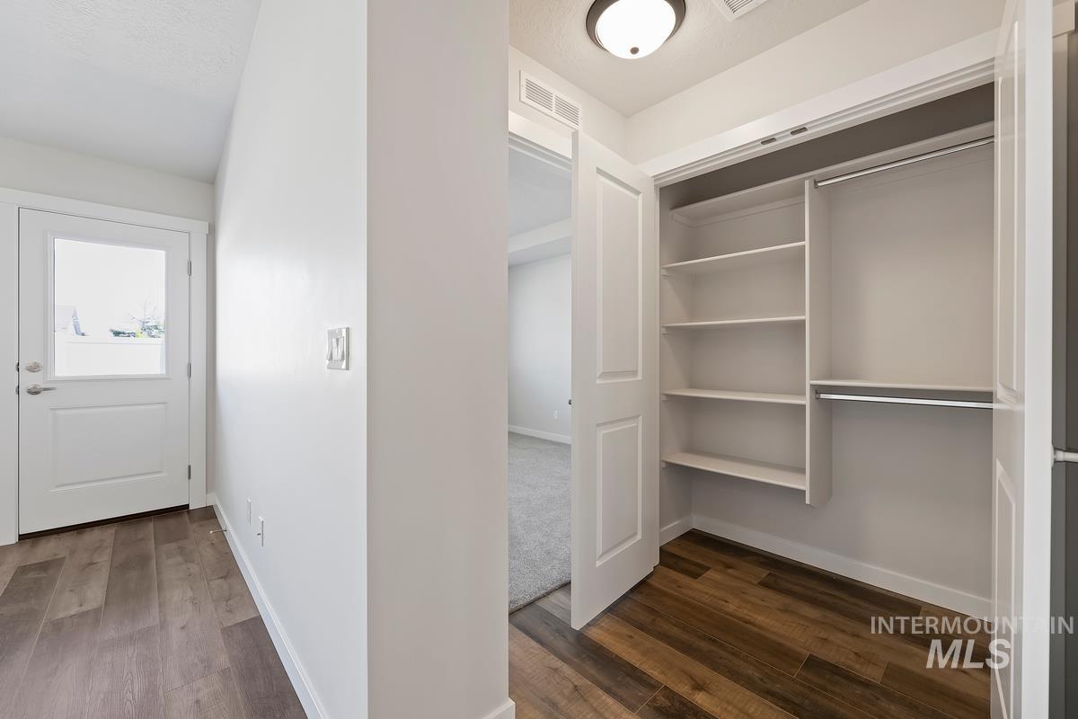 212 W Radiant Ridge Drive, Meridian, Idaho 83642, 3 Bedrooms, 2 Bathrooms, Residential For Sale, Price $425,000,MLS 98974156