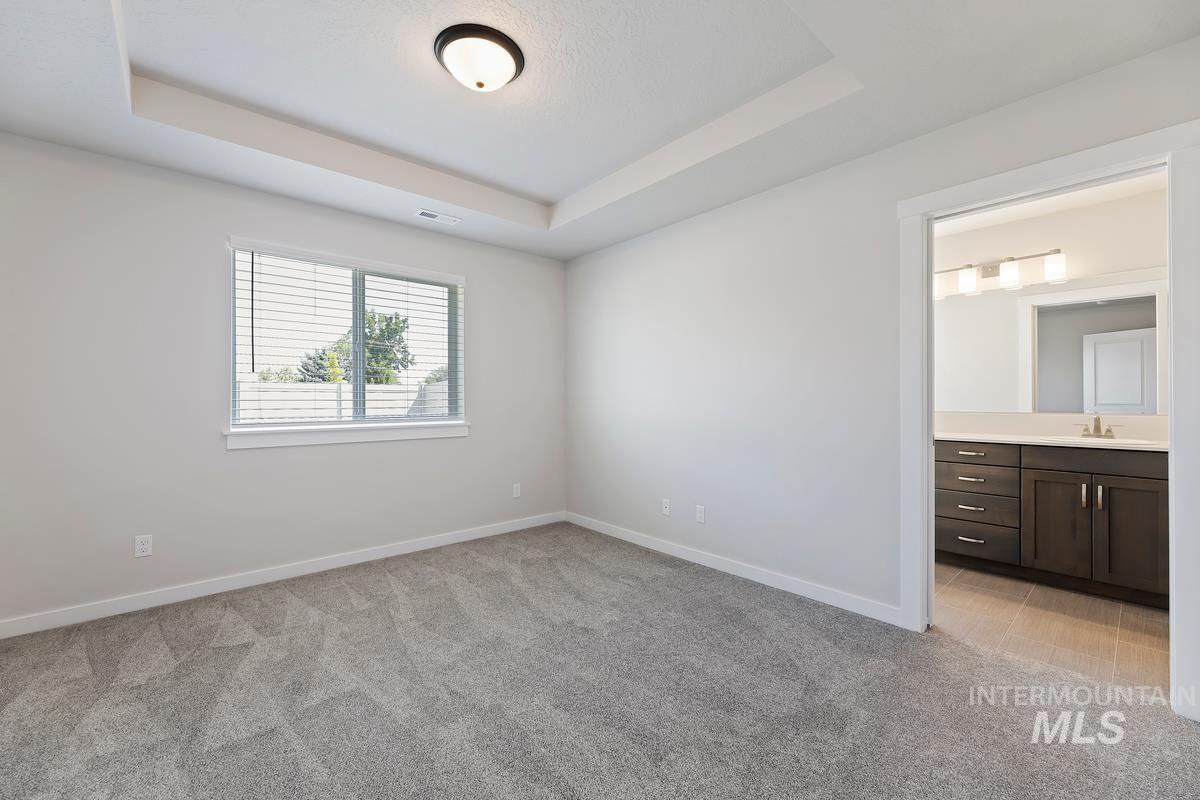 212 W Radiant Ridge Drive, Meridian, Idaho 83642, 3 Bedrooms, 2 Bathrooms, Residential For Sale, Price $425,000,MLS 98974156