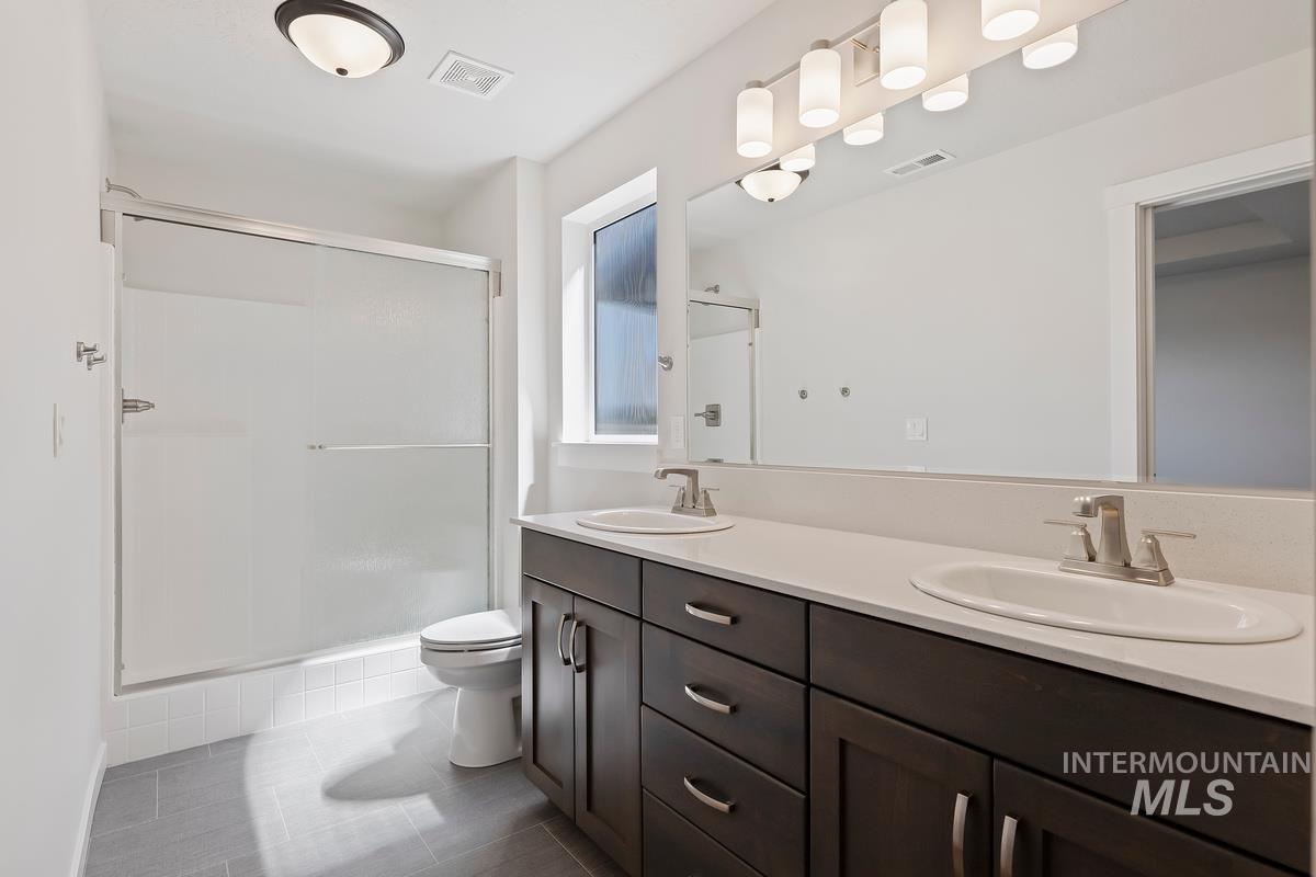 212 W Radiant Ridge Drive, Meridian, Idaho 83642, 3 Bedrooms, 2 Bathrooms, Residential For Sale, Price $425,000,MLS 98974156