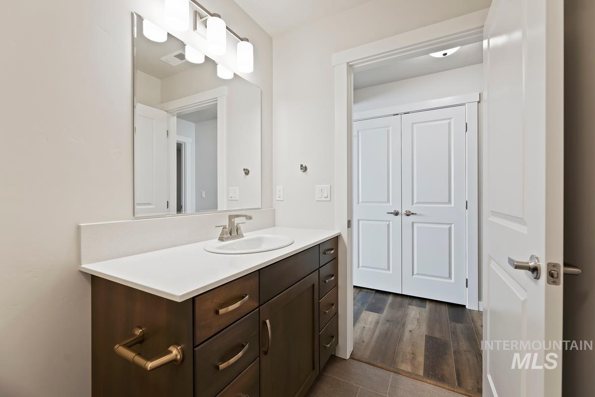 212 W Radiant Ridge Drive, Meridian, Idaho 83642, 3 Bedrooms, 2 Bathrooms, Residential For Sale, Price $425,000,MLS 98974156