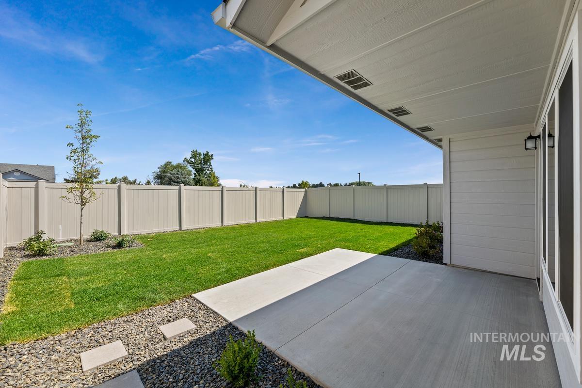 212 W Radiant Ridge Drive, Meridian, Idaho 83642, 3 Bedrooms, 2 Bathrooms, Residential For Sale, Price $425,000,MLS 98974156