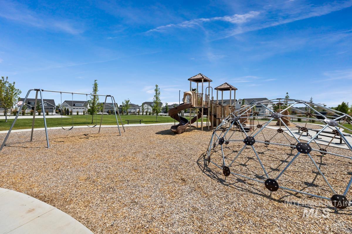 212 W Radiant Ridge Drive, Meridian, Idaho 83642, 3 Bedrooms, 2 Bathrooms, Residential For Sale, Price $425,000,MLS 98974156