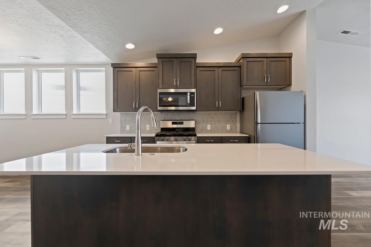 212 W Radiant Ridge Drive, Meridian, Idaho 83642, 3 Bedrooms, 2 Bathrooms, Residential For Sale, Price $425,000,MLS 98974156