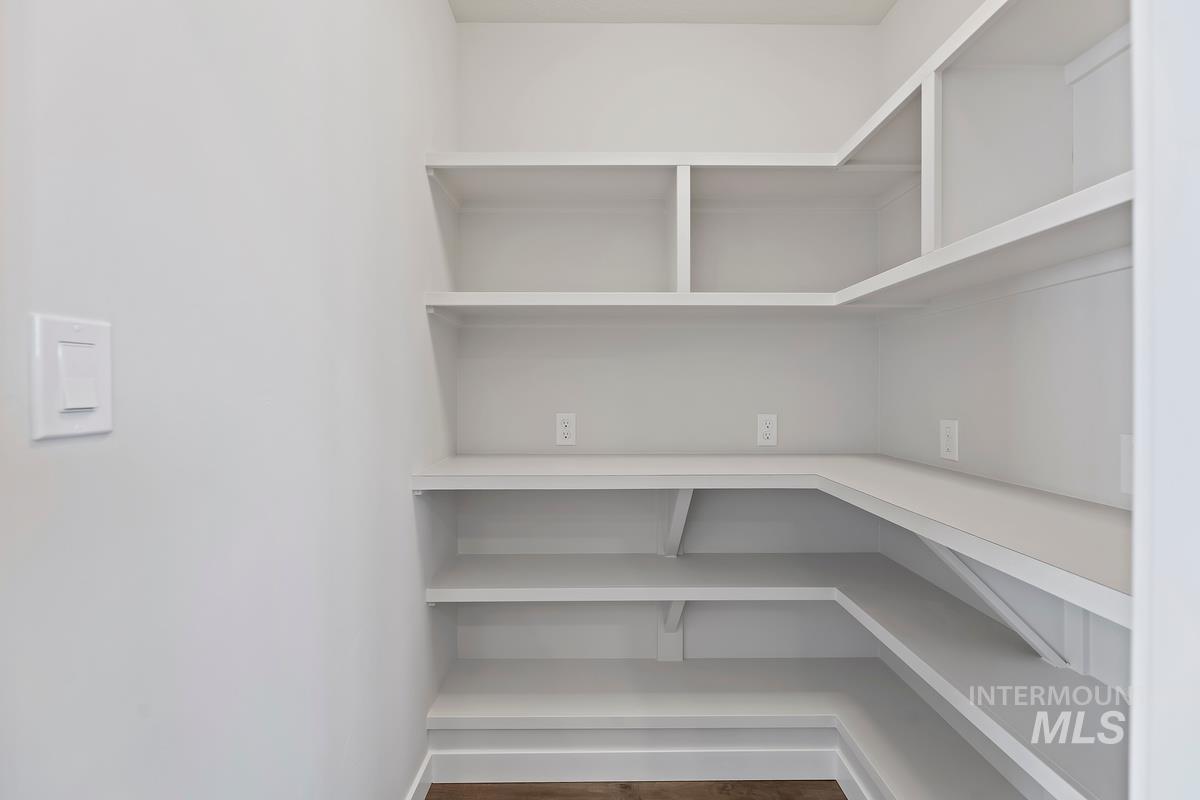 212 W Radiant Ridge Drive, Meridian, Idaho 83642, 3 Bedrooms, 2 Bathrooms, Residential For Sale, Price $425,000,MLS 98974156