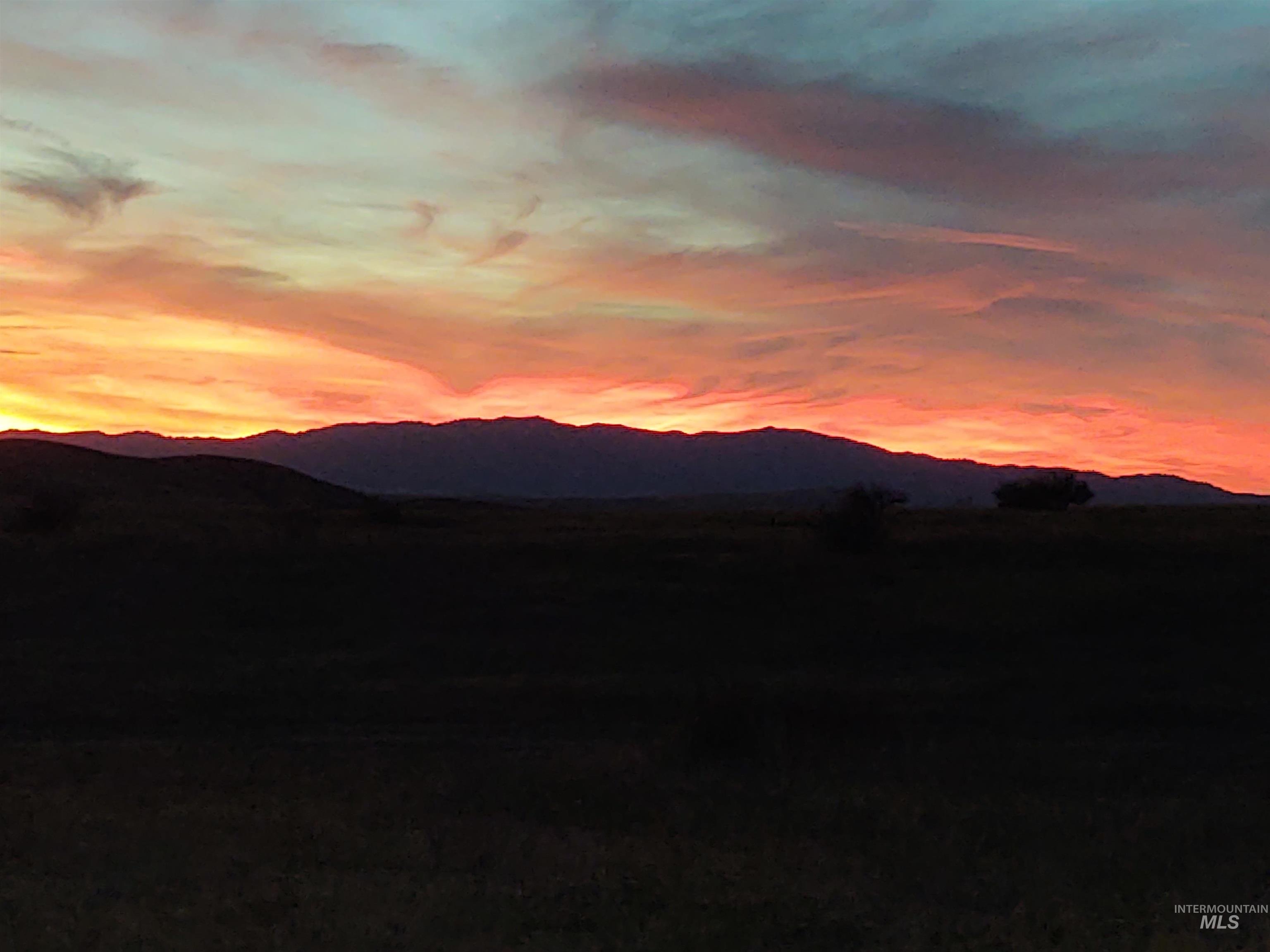 2193 Apple Lane, Mesa, Idaho 83643, 2 Bedrooms, 2.5 Bathrooms, Residential For Sale, Price $650,000,MLS 98974158