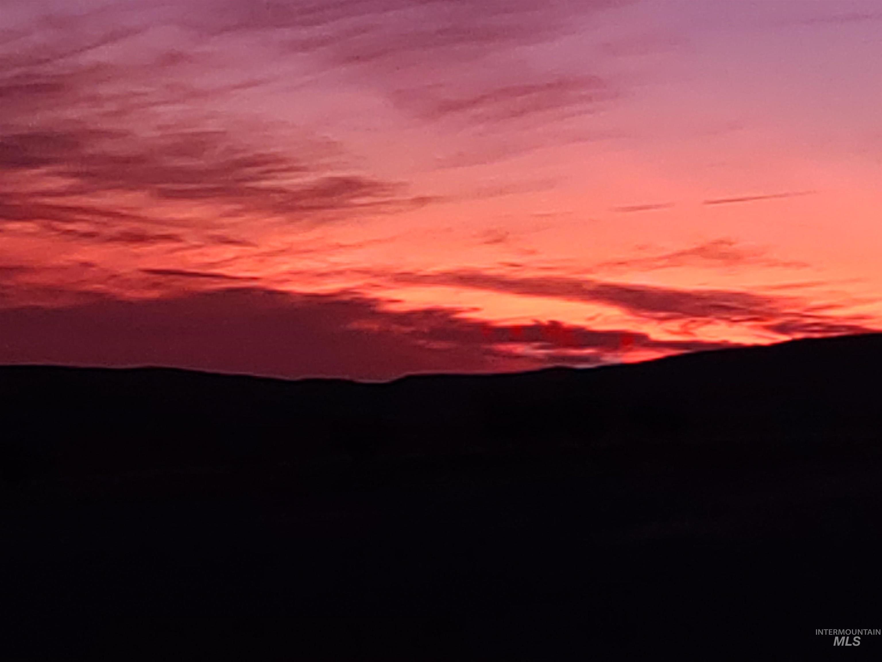 2193 Apple Lane, Mesa, Idaho 83643, 2 Bedrooms, 2.5 Bathrooms, Residential For Sale, Price $650,000,MLS 98974158