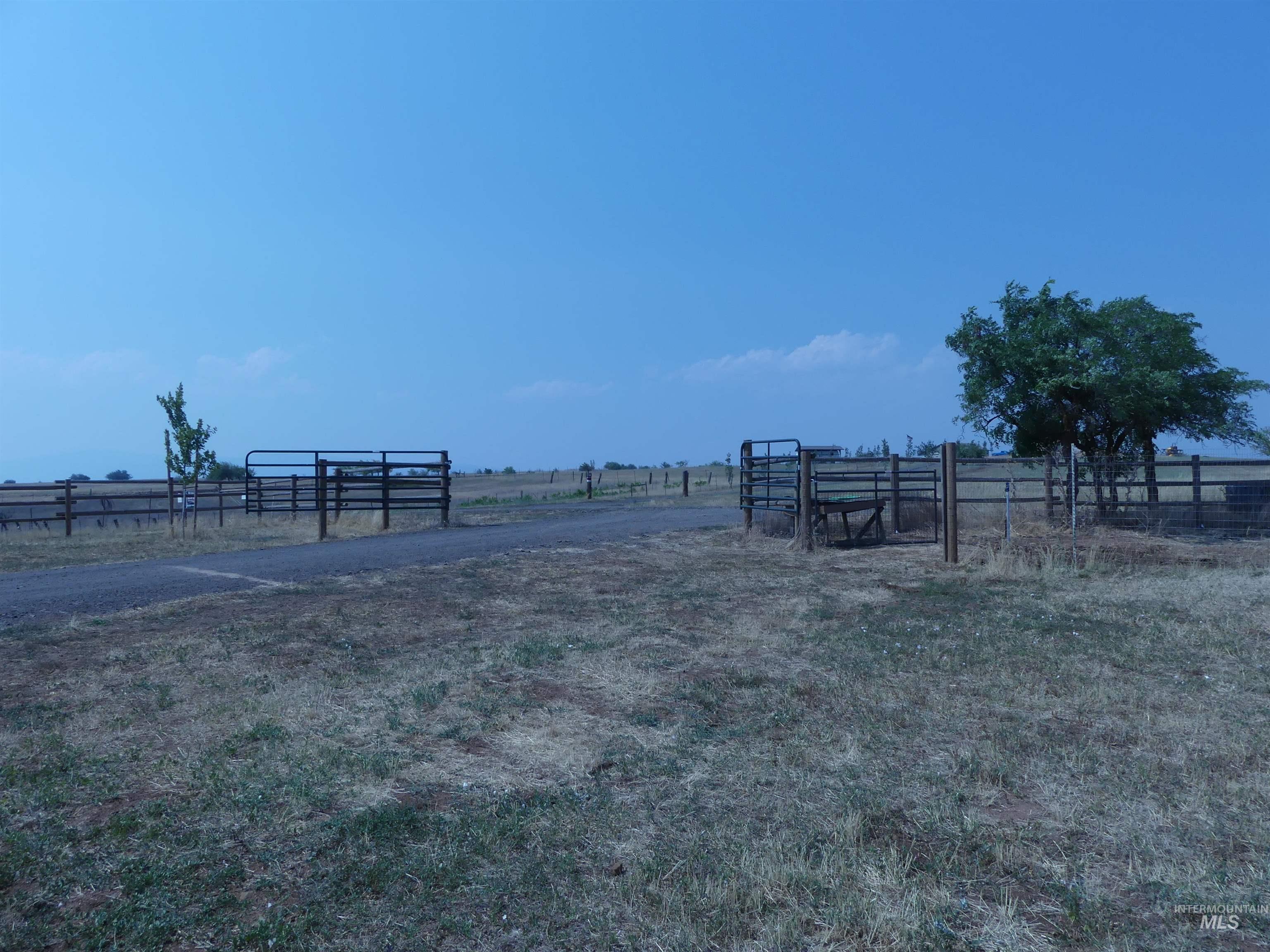 2193 Apple Lane, Mesa, Idaho 83643, 2 Bedrooms, 2.5 Bathrooms, Residential For Sale, Price $650,000,MLS 98974158