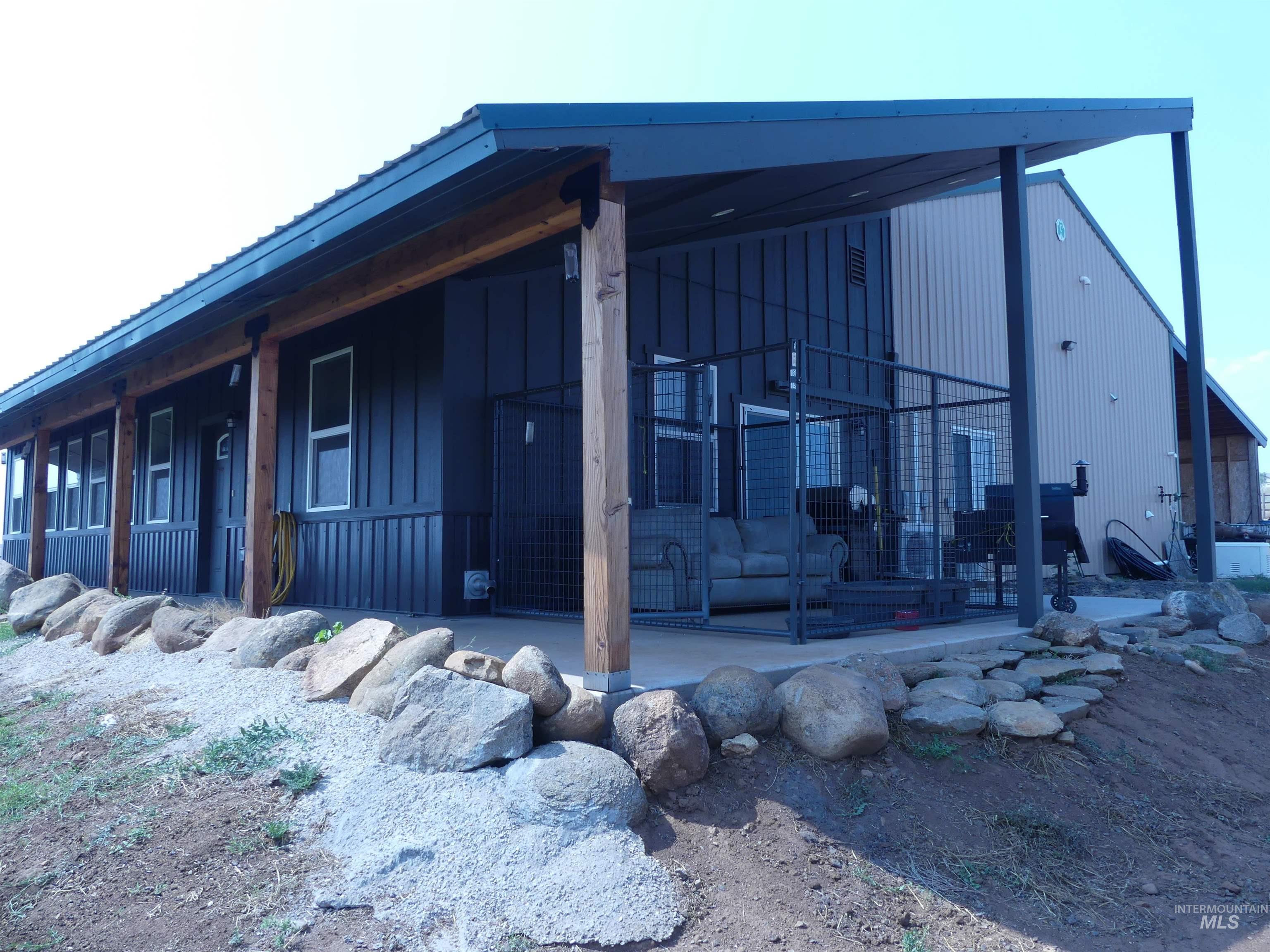 2193 Apple Lane, Mesa, Idaho 83643-5009, 2 Bedrooms, 2.5 Bathrooms, Farm & Ranch For Sale, Price $650,000,MLS 98974162