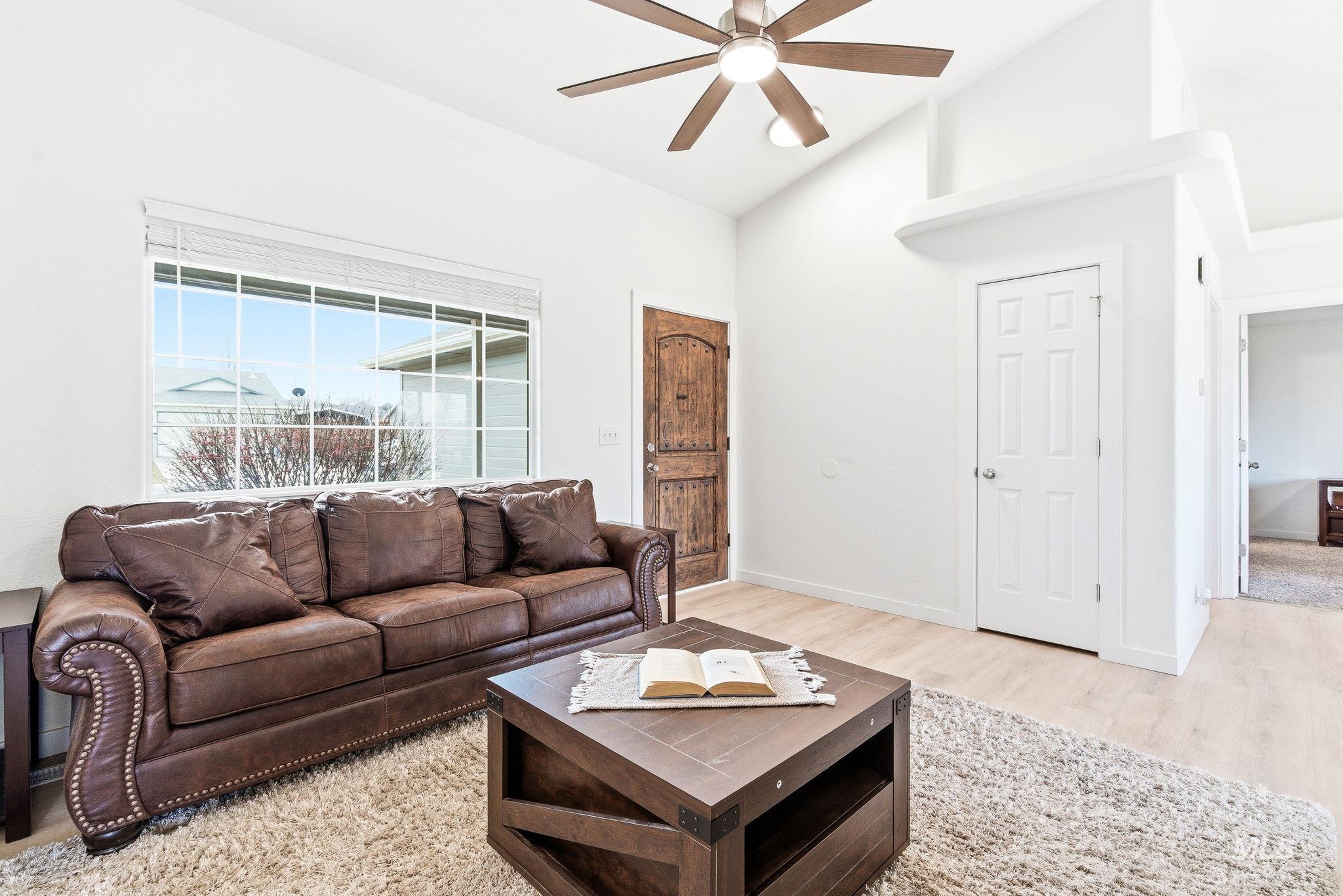 696 W Rams Hill, Kuna, Idaho 83634, 3 Bedrooms, 2 Bathrooms, Residential For Sale, Price $394,900,MLS 98974163