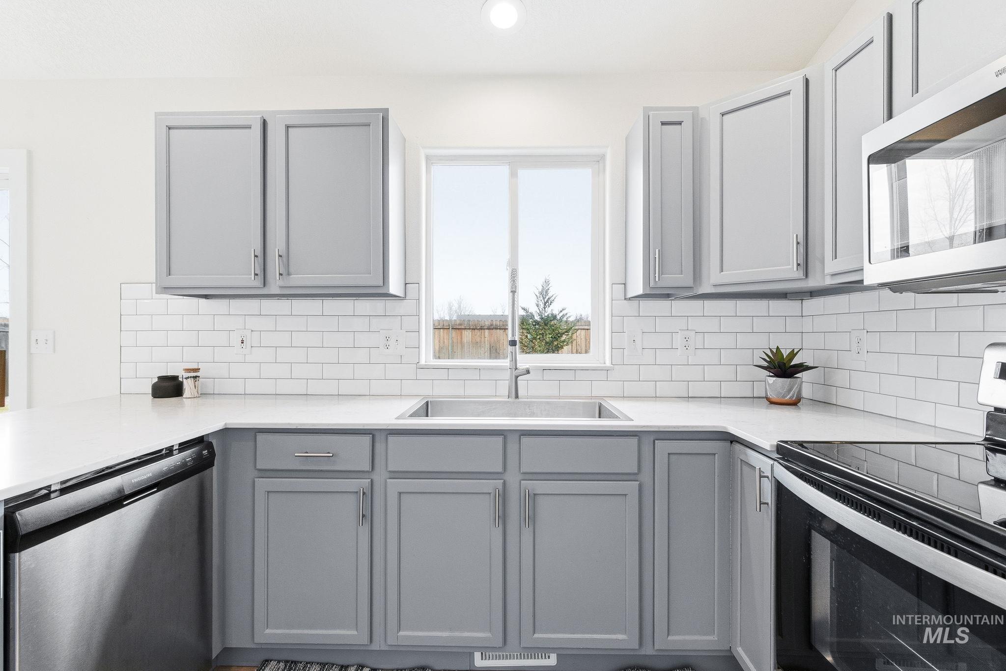 696 W Rams Hill, Kuna, Idaho 83634, 3 Bedrooms, 2 Bathrooms, Residential For Sale, Price $394,900,MLS 98974163