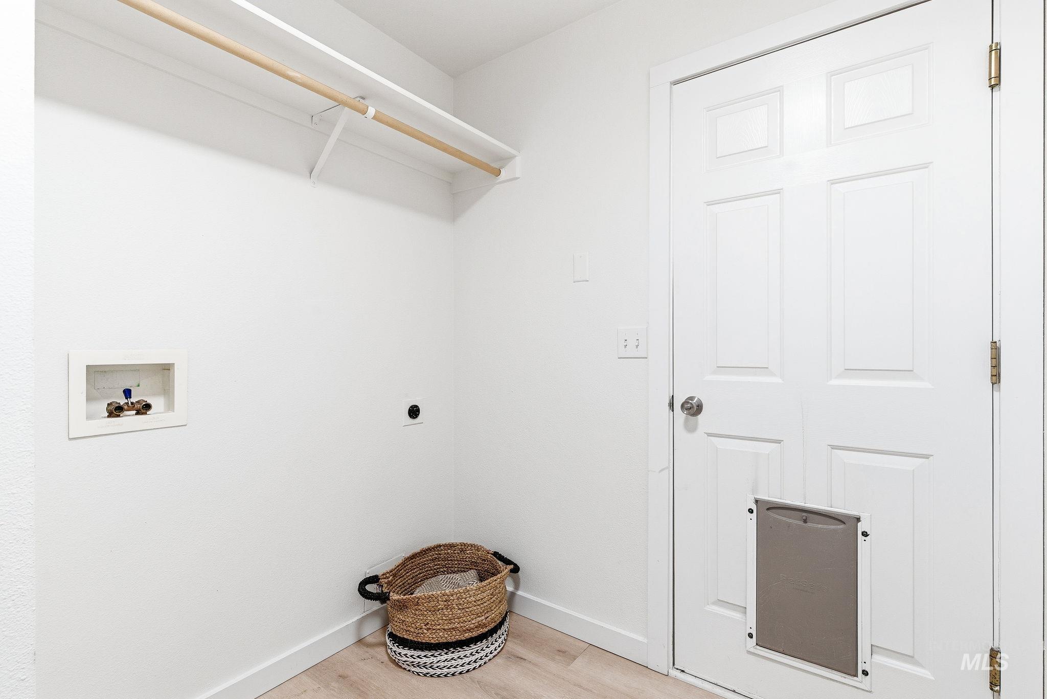 696 W Rams Hill, Kuna, Idaho 83634, 3 Bedrooms, 2 Bathrooms, Residential For Sale, Price $394,900,MLS 98974163