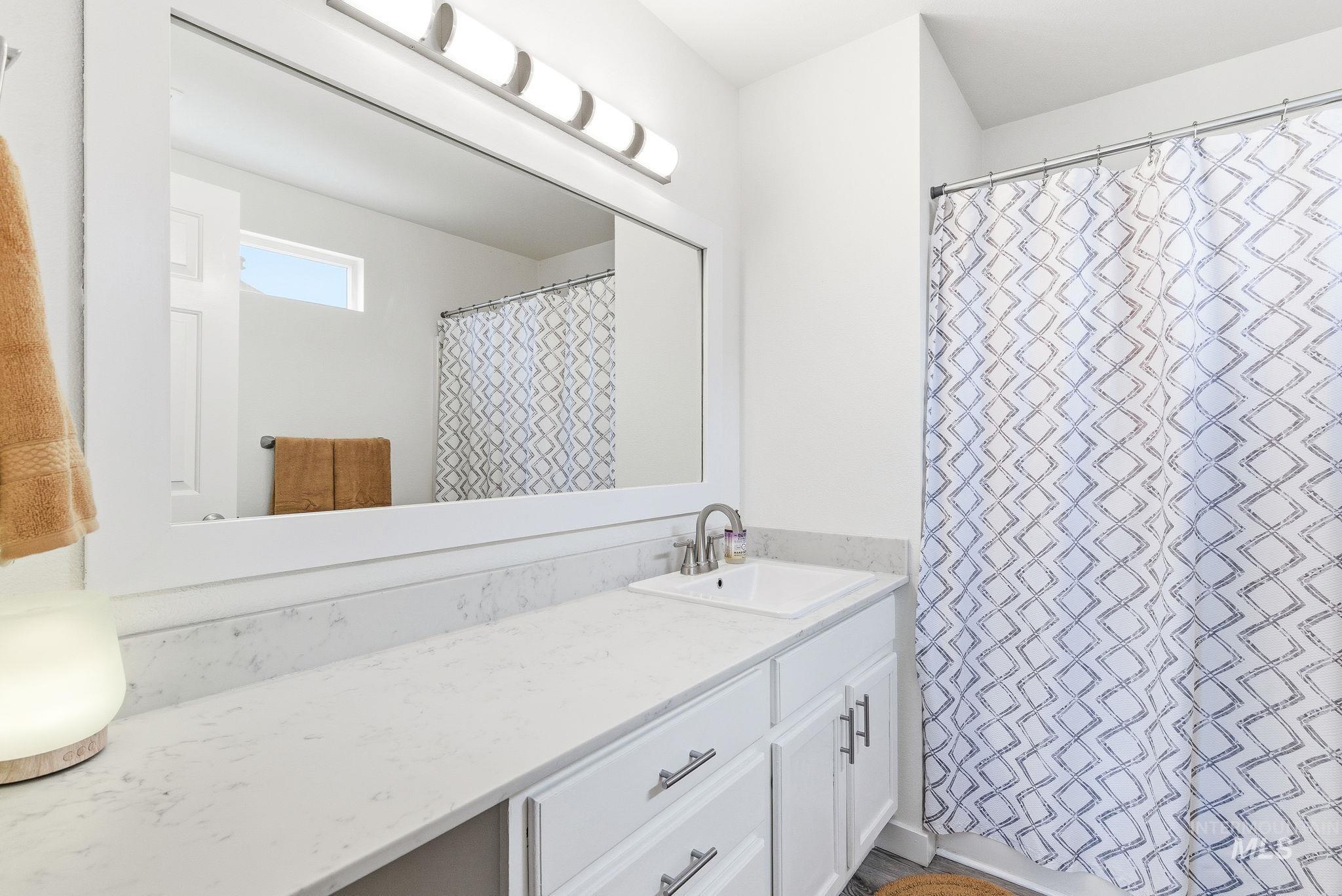 696 W Rams Hill, Kuna, Idaho 83634, 3 Bedrooms, 2 Bathrooms, Residential For Sale, Price $394,900,MLS 98974163