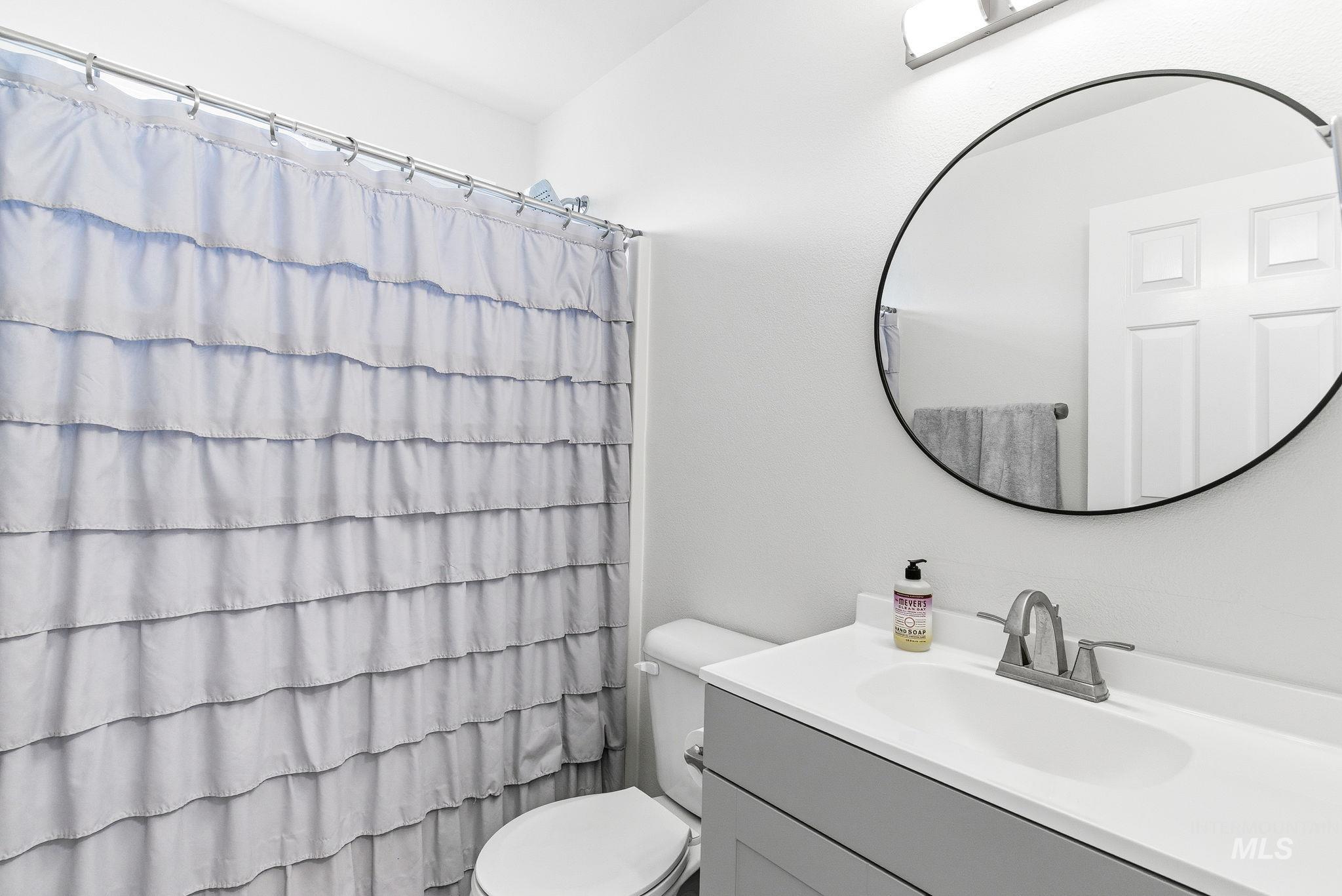 696 W Rams Hill, Kuna, Idaho 83634, 3 Bedrooms, 2 Bathrooms, Residential For Sale, Price $394,900,MLS 98974163