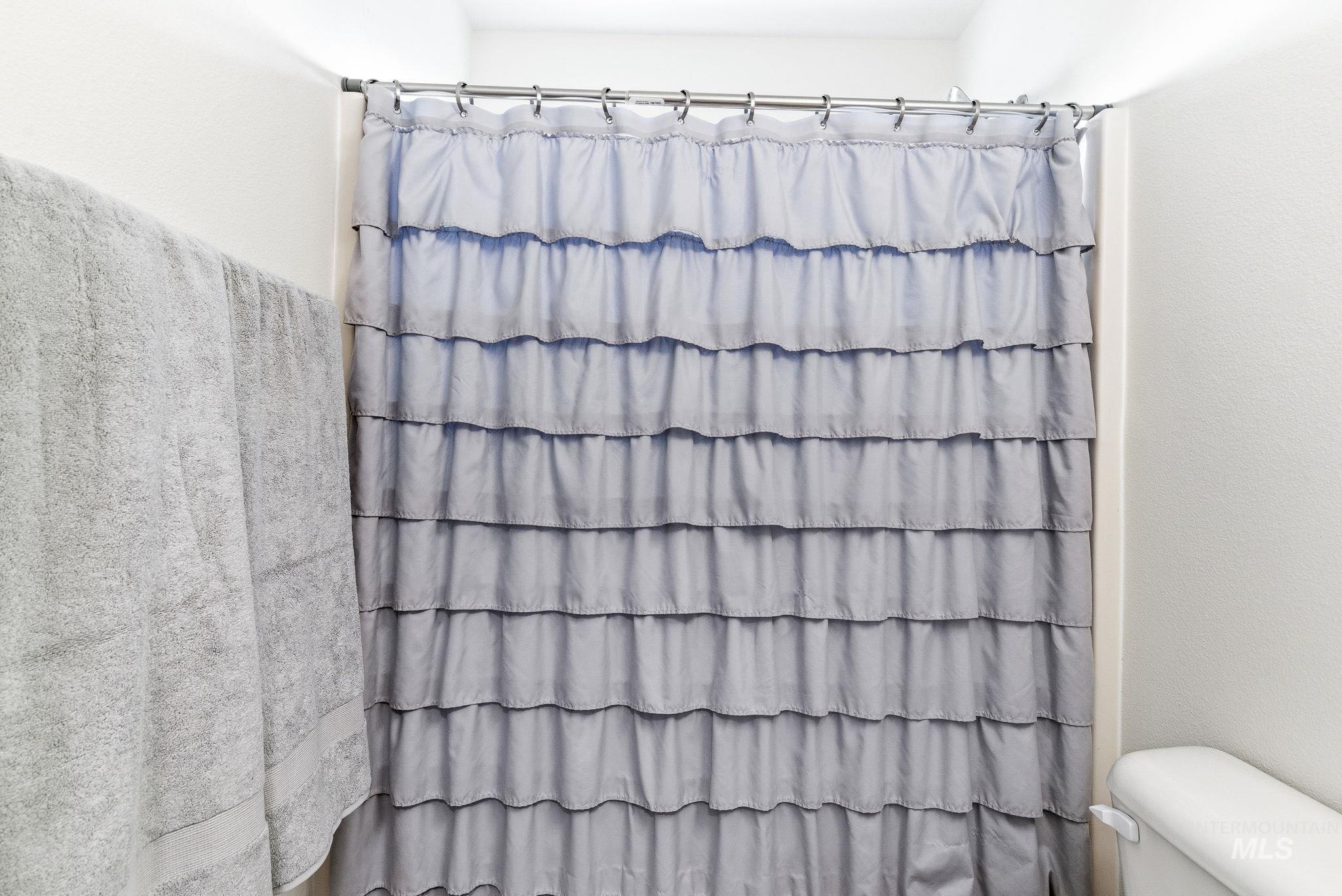 696 W Rams Hill, Kuna, Idaho 83634, 3 Bedrooms, 2 Bathrooms, Residential For Sale, Price $394,900,MLS 98974163