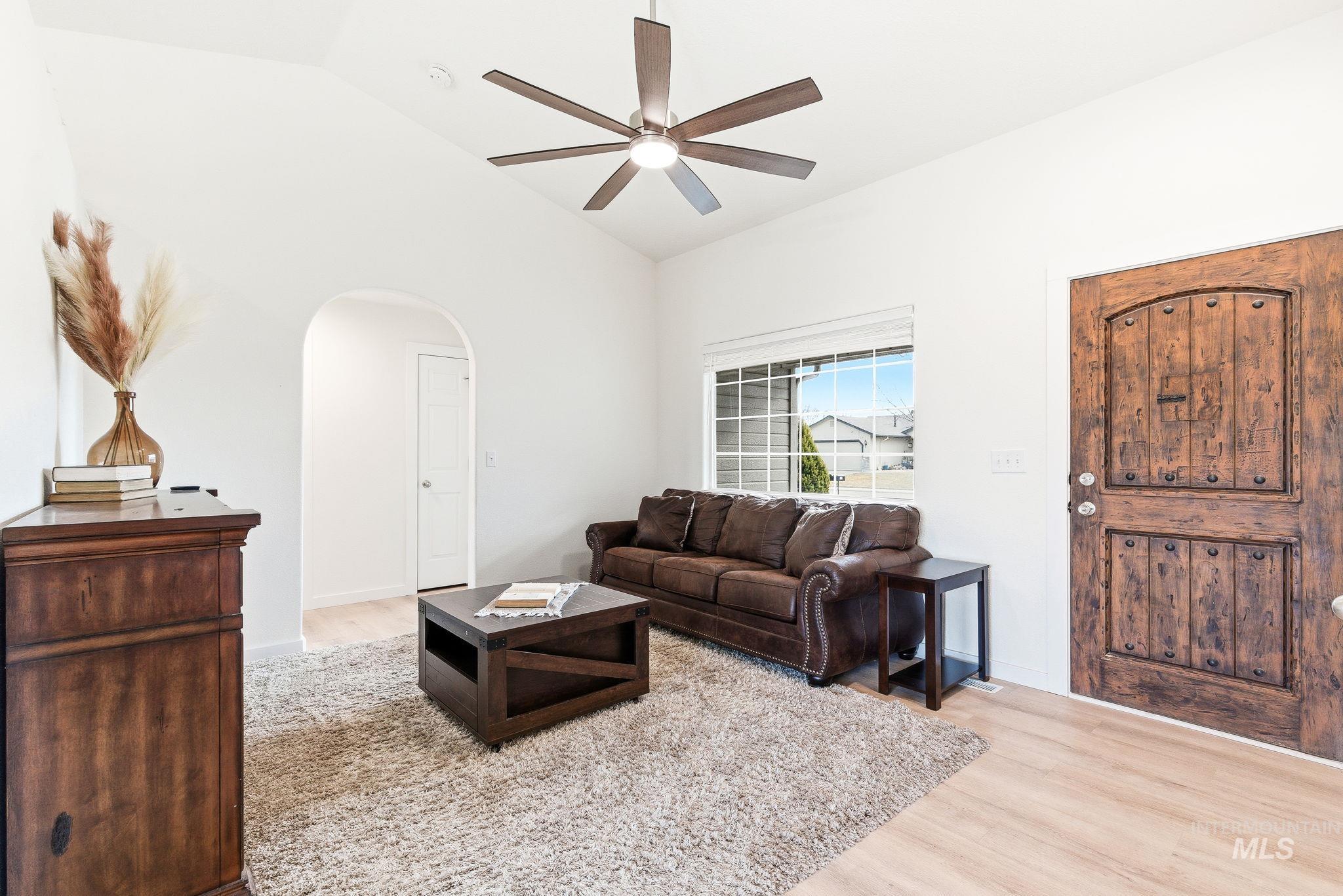 696 W Rams Hill, Kuna, Idaho 83634, 3 Bedrooms, 2 Bathrooms, Residential For Sale, Price $394,900,MLS 98974163