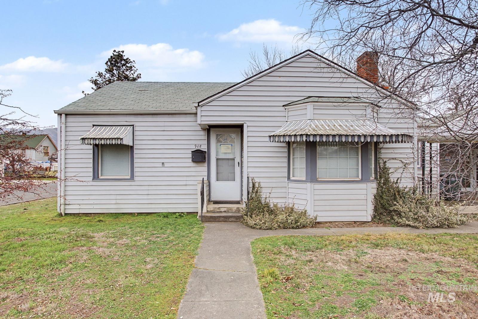 918 Elm Street, Clarkston, Washington 99403, 2 Bedrooms, 1 Bathroom, Residential For Sale, Price $255,000,MLS 98974165