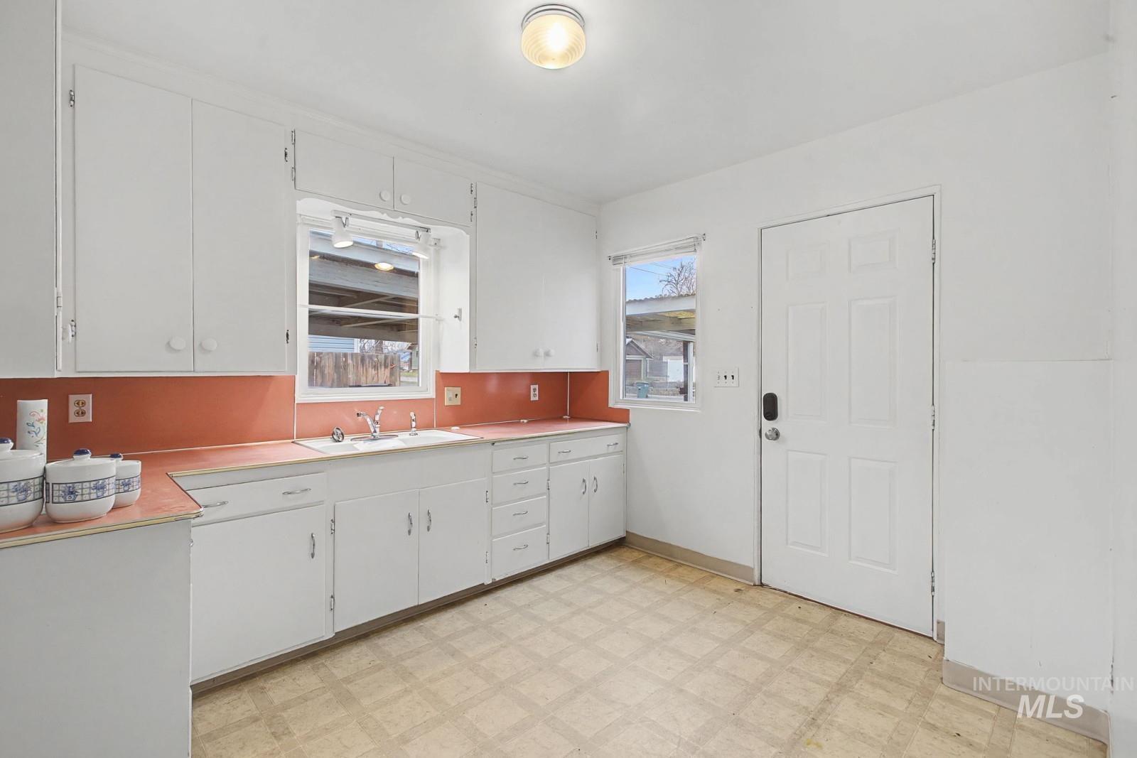 918 Elm Street, Clarkston, Washington 99403, 2 Bedrooms, 1 Bathroom, Residential For Sale, Price $255,000,MLS 98974165