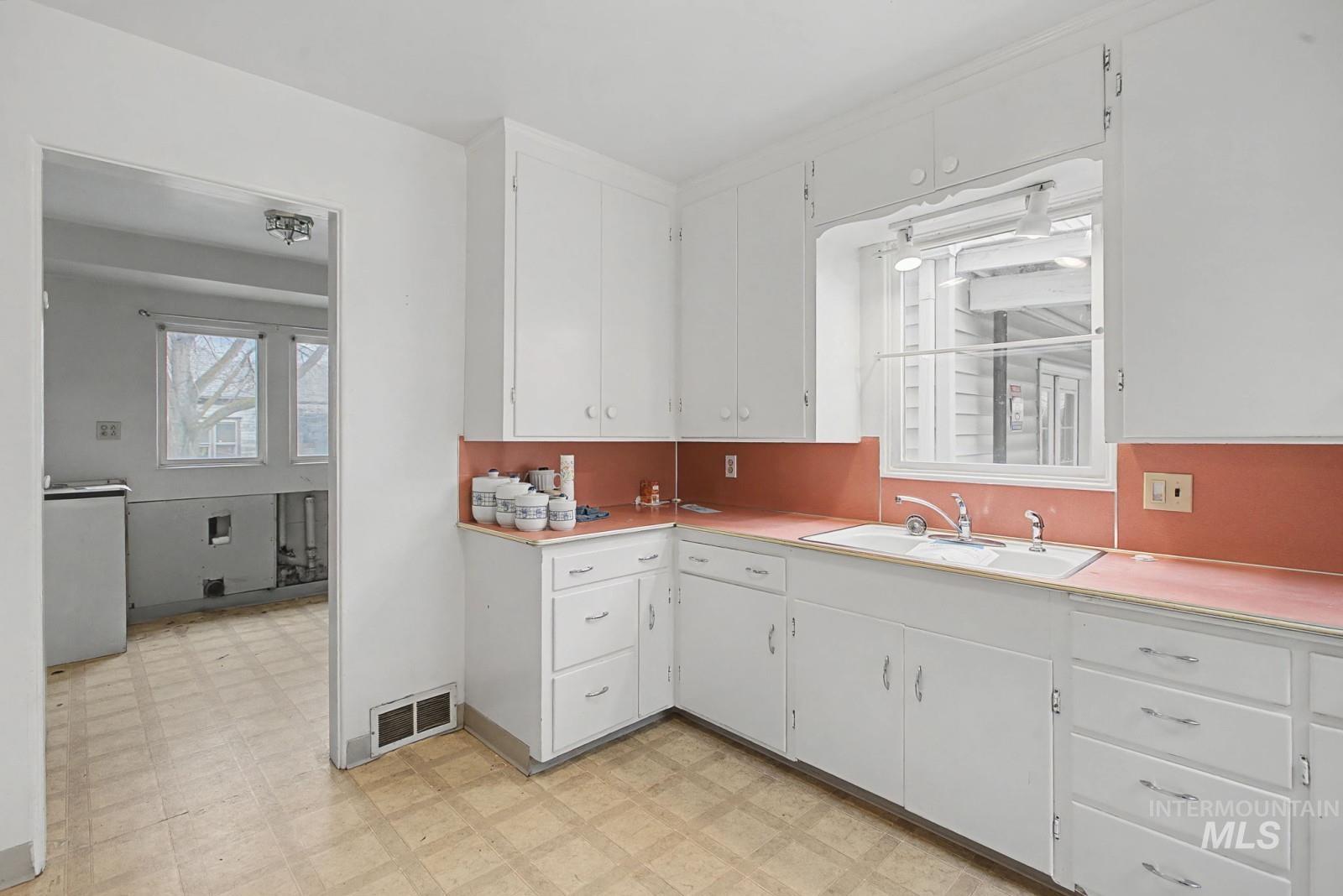 918 Elm Street, Clarkston, Washington 99403, 2 Bedrooms, 1 Bathroom, Residential For Sale, Price $255,000,MLS 98974165