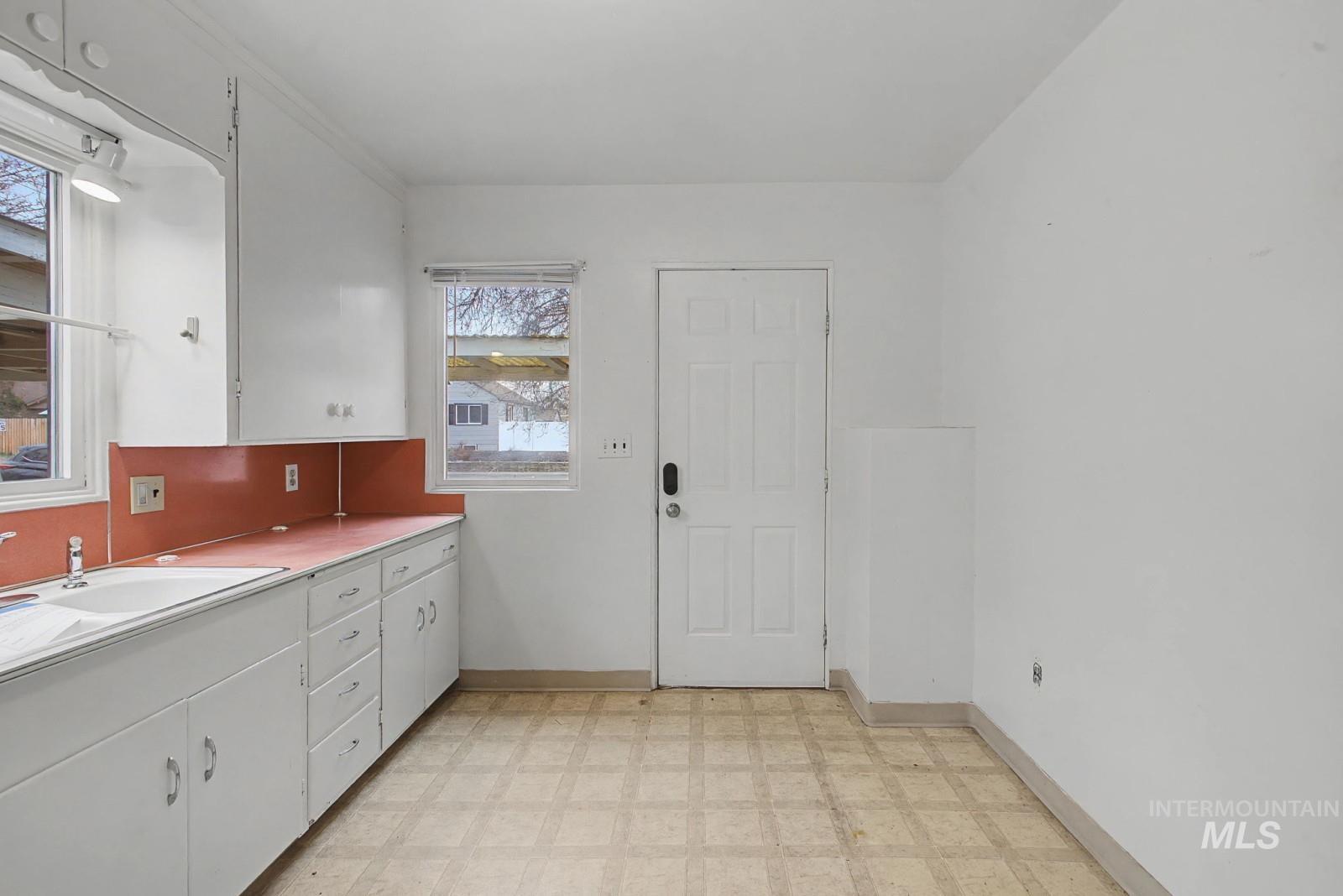 918 Elm Street, Clarkston, Washington 99403, 2 Bedrooms, 1 Bathroom, Residential For Sale, Price $255,000,MLS 98974165