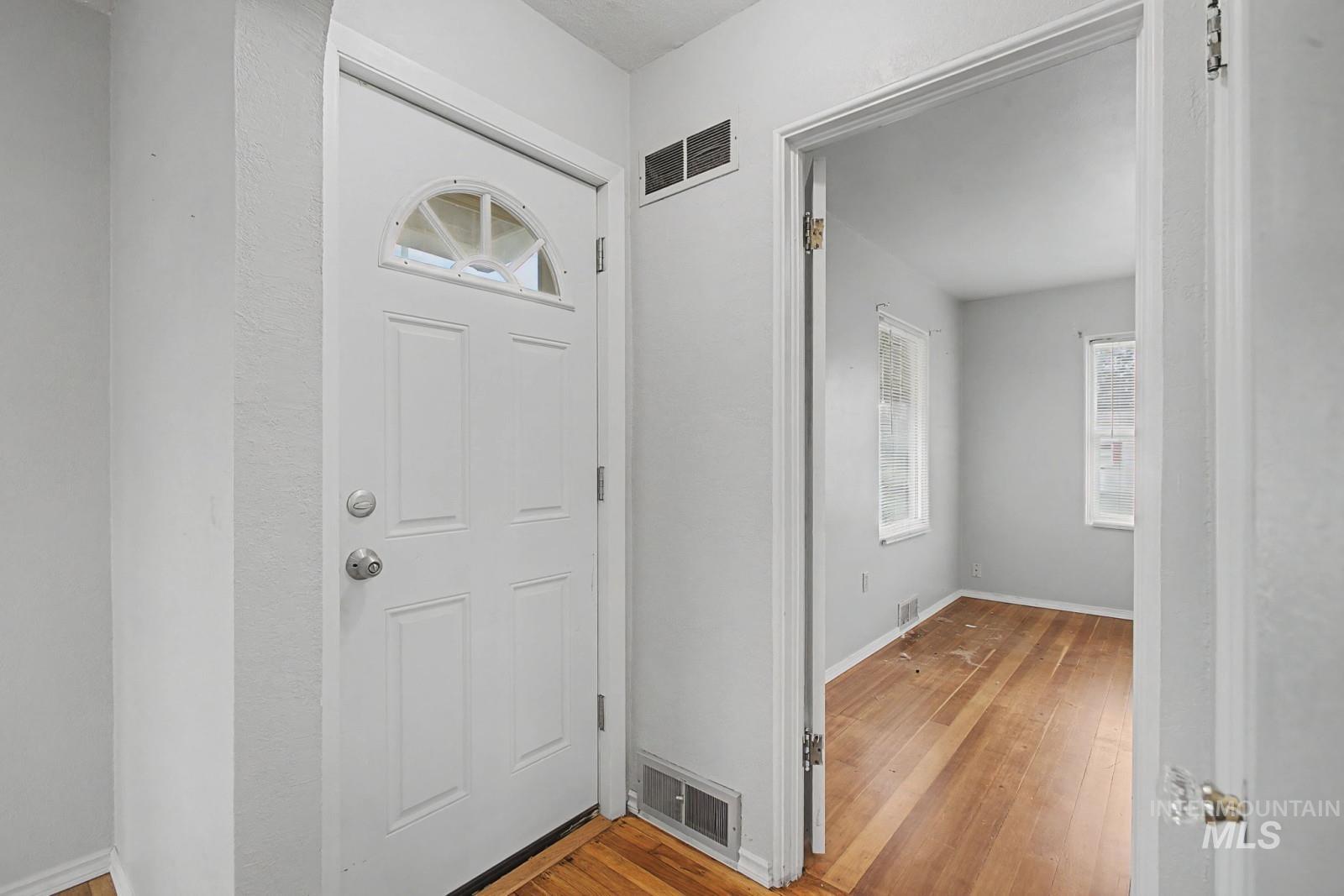 918 Elm Street, Clarkston, Washington 99403, 2 Bedrooms, 1 Bathroom, Residential For Sale, Price $255,000,MLS 98974165