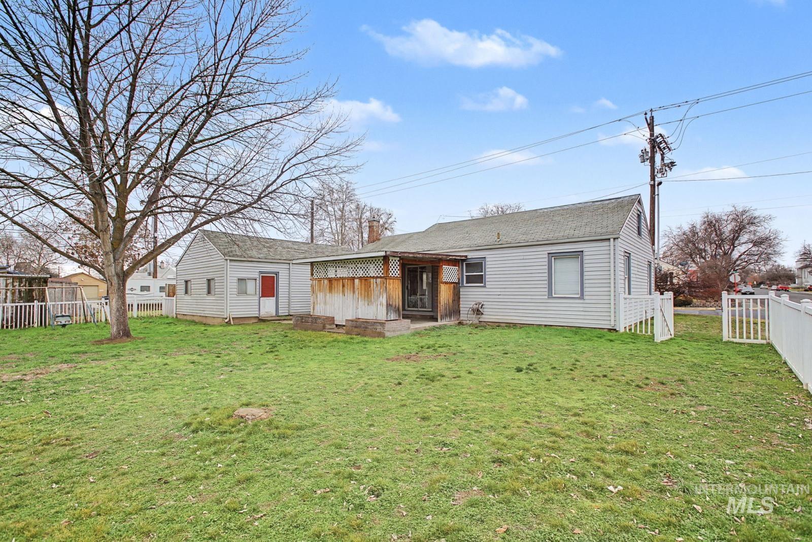 918 Elm Street, Clarkston, Washington 99403, 2 Bedrooms, 1 Bathroom, Residential For Sale, Price $255,000,MLS 98974165