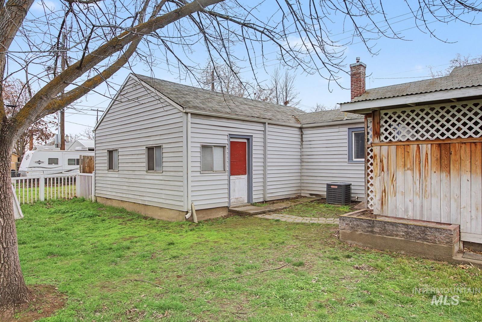 918 Elm Street, Clarkston, Washington 99403, 2 Bedrooms, 1 Bathroom, Residential For Sale, Price $255,000,MLS 98974165