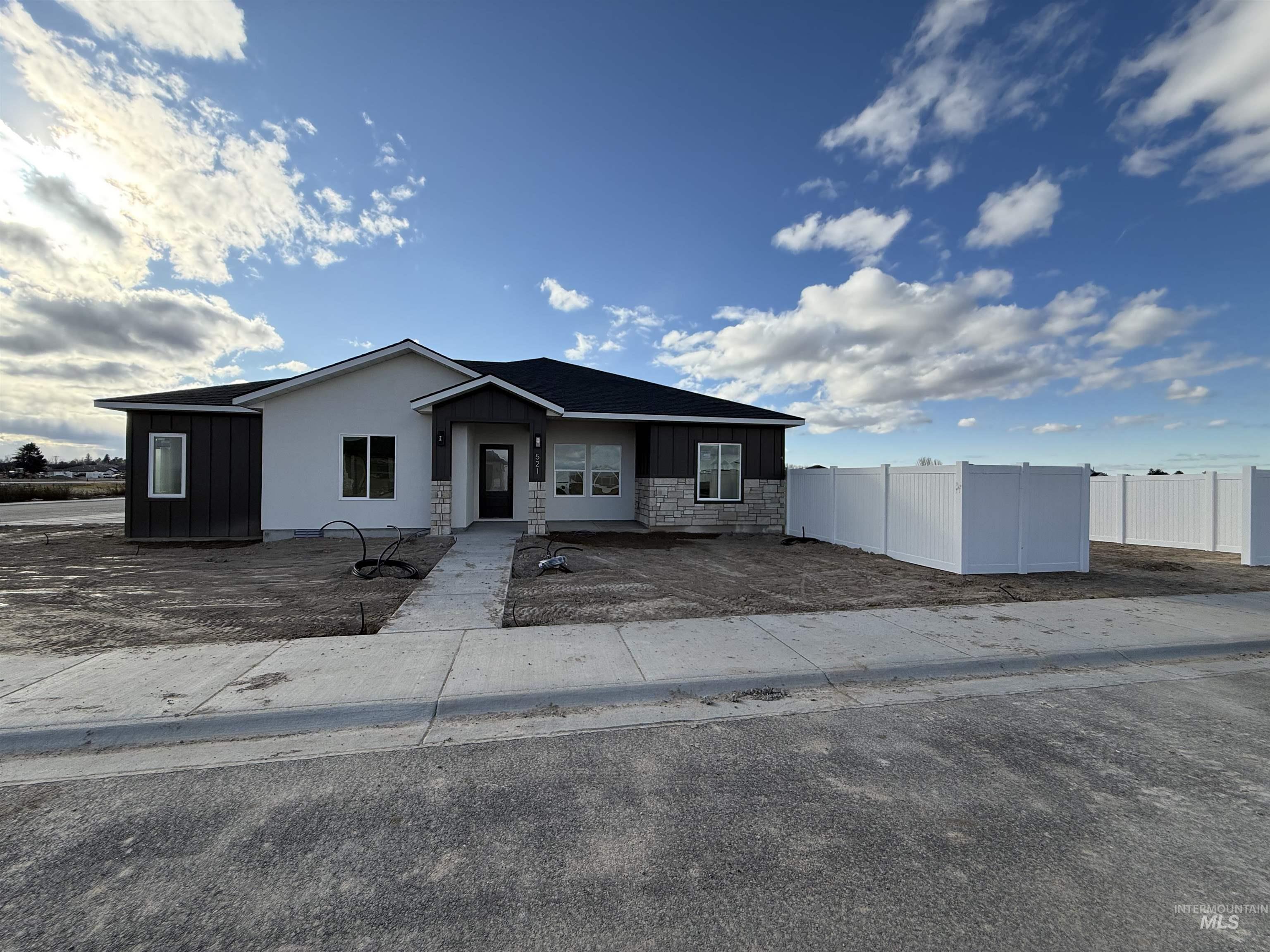 521 Sunspot Drive, Twin Falls, Idaho 83301, 4 Bedrooms, 2 Bathrooms, Residential For Sale, Price $439,000, 98974169