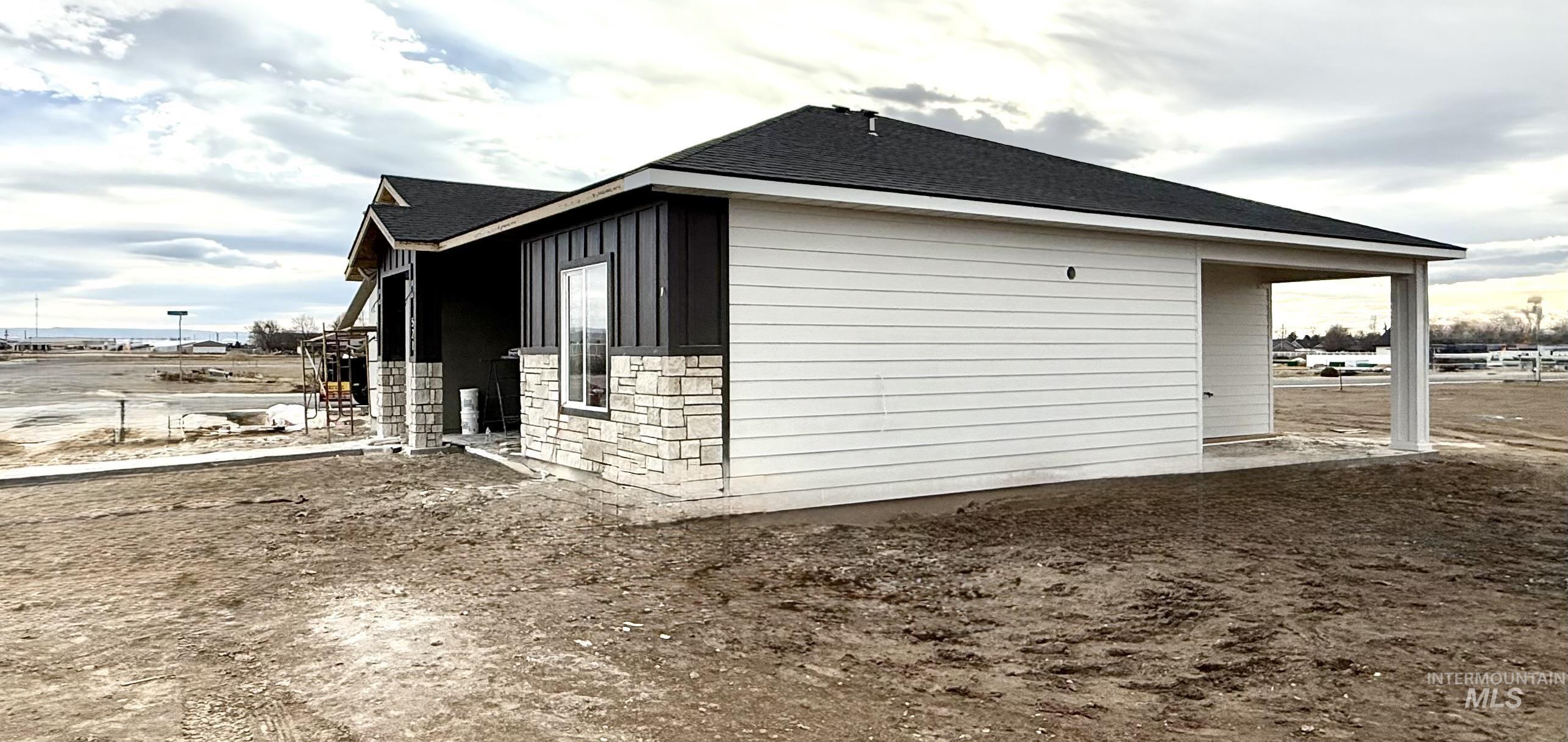 521 Sunspot Drive, Twin Falls, Idaho 83301, 4 Bedrooms, 2 Bathrooms, Residential For Sale, Price $439,000,MLS 98974169