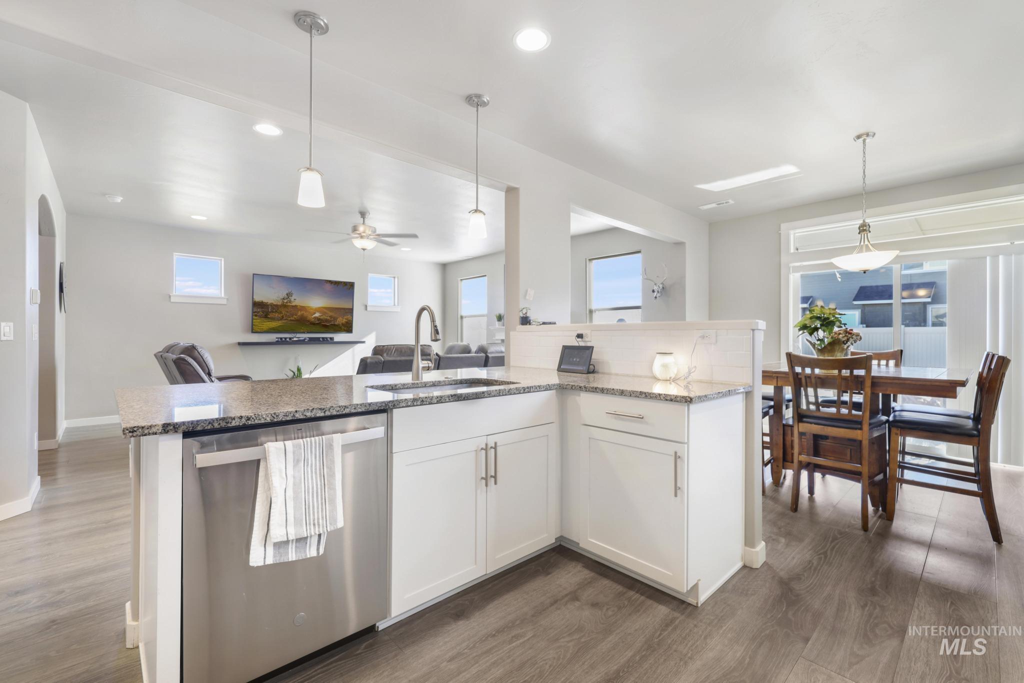 2786 Whitebark Ln, Twin Falls, Idaho 83301-6094, 3 Bedrooms, 2.5 Bathrooms, Residential For Sale, Price $460,000,MLS 98974172