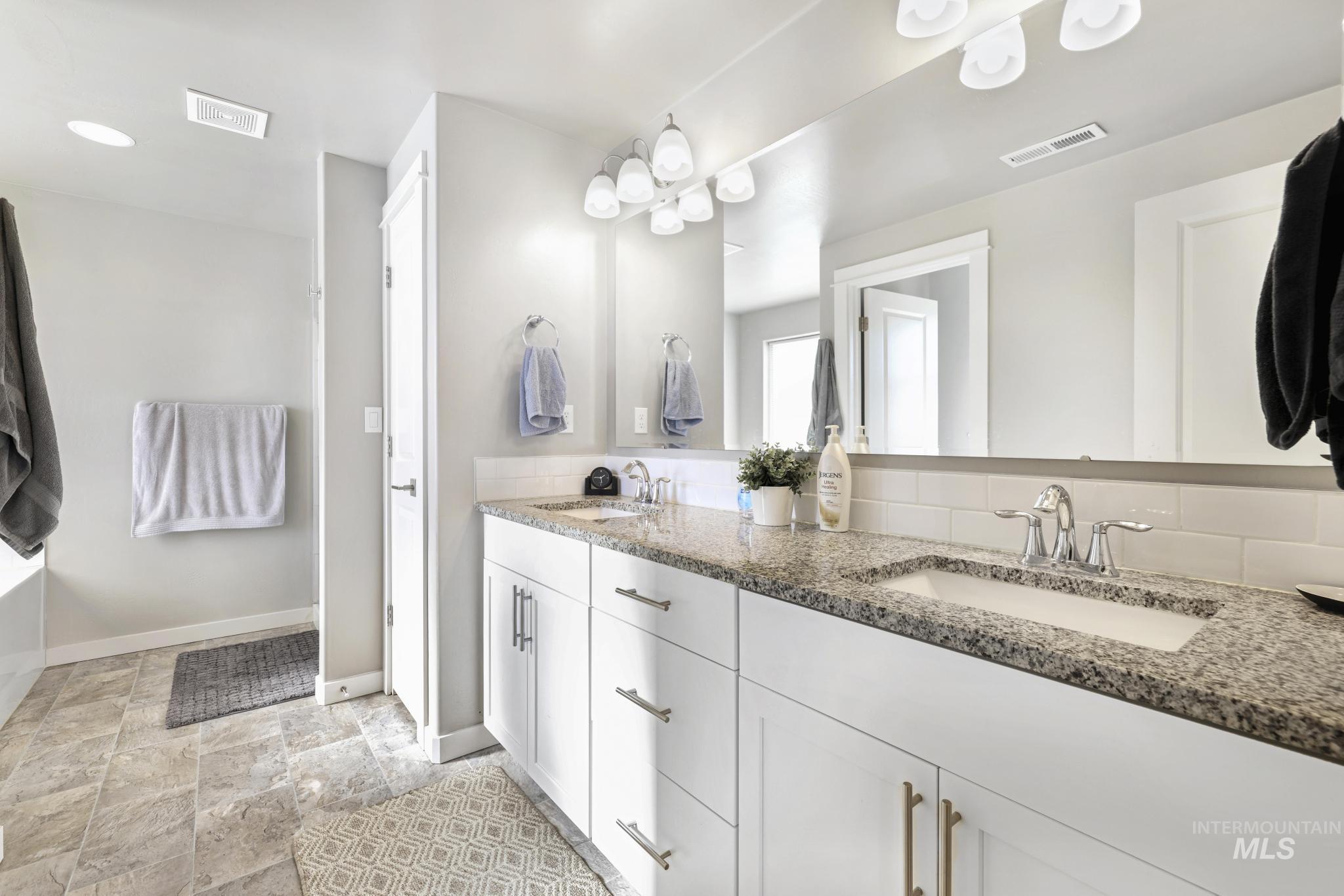 2786 Whitebark Ln, Twin Falls, Idaho 83301-6094, 3 Bedrooms, 2.5 Bathrooms, Residential For Sale, Price $460,000,MLS 98974172