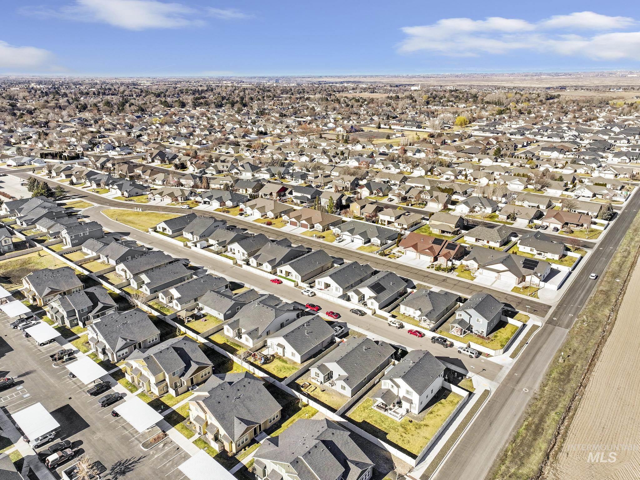 2786 Whitebark Ln, Twin Falls, Idaho 83301-6094, 3 Bedrooms, 2.5 Bathrooms, Residential For Sale, Price $460,000,MLS 98974172