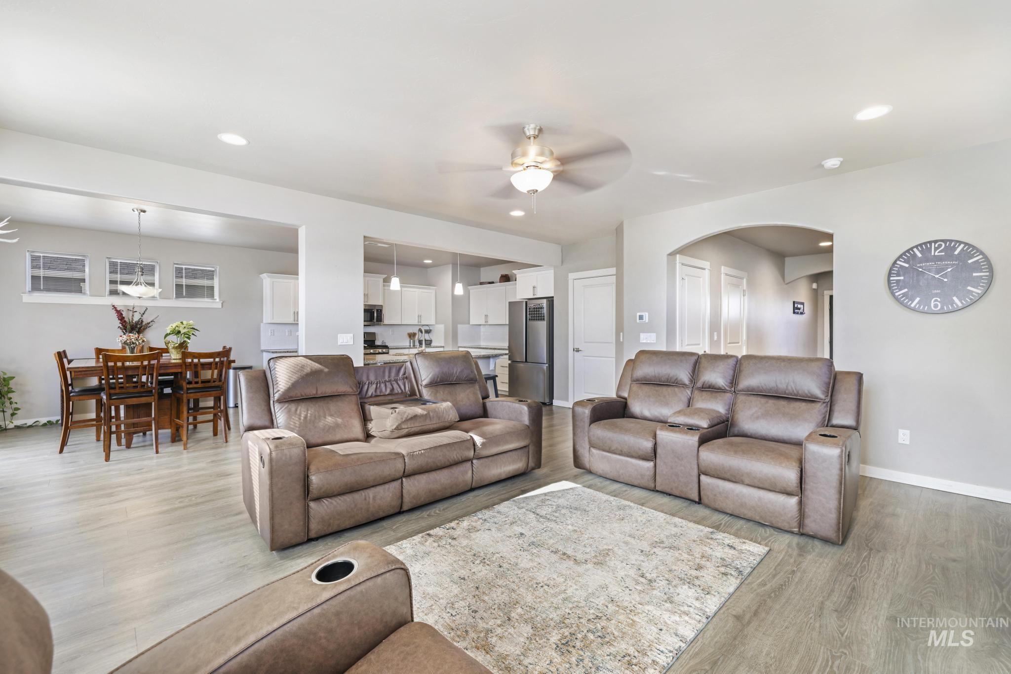 2786 Whitebark Ln, Twin Falls, Idaho 83301-6094, 3 Bedrooms, 2.5 Bathrooms, Residential For Sale, Price $460,000,MLS 98974172