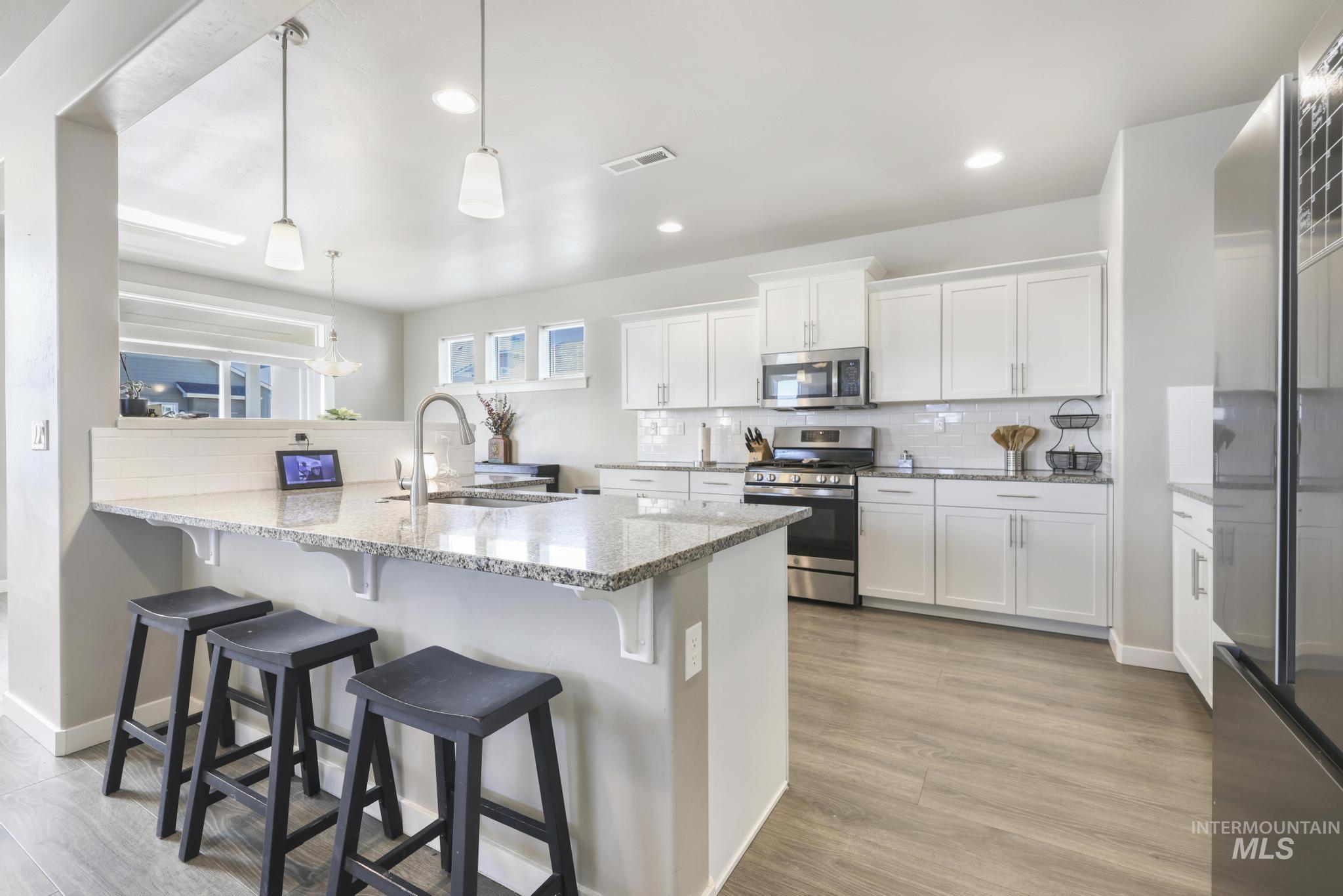 2786 Whitebark Ln, Twin Falls, Idaho 83301-6094, 3 Bedrooms, 2.5 Bathrooms, Residential For Sale, Price $460,000,MLS 98974172