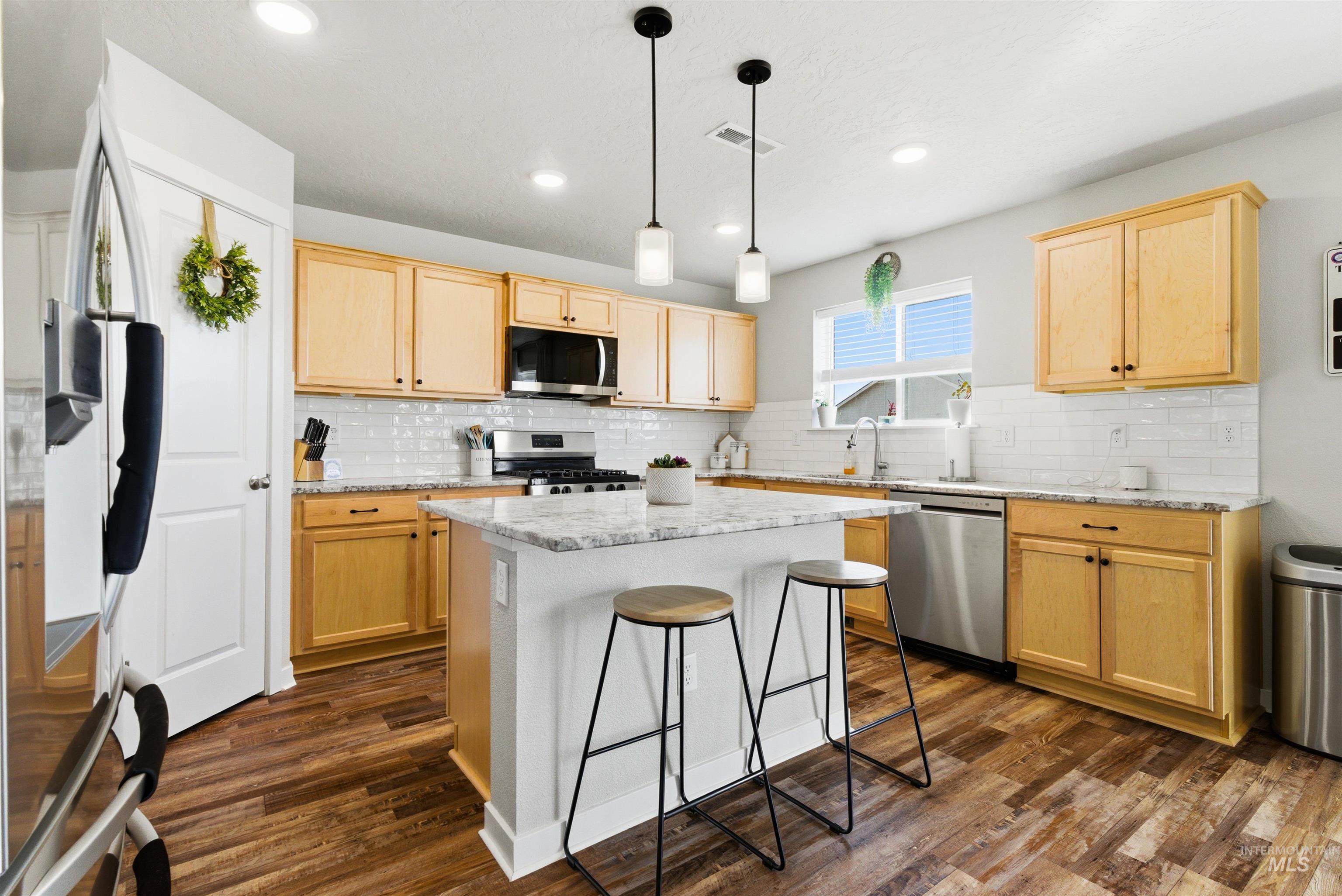 19189 Smith Fork Way, Caldwell, Idaho 83605, 3 Bedrooms, 2.5 Bathrooms, Residential For Sale, Price $449,990, 98974175