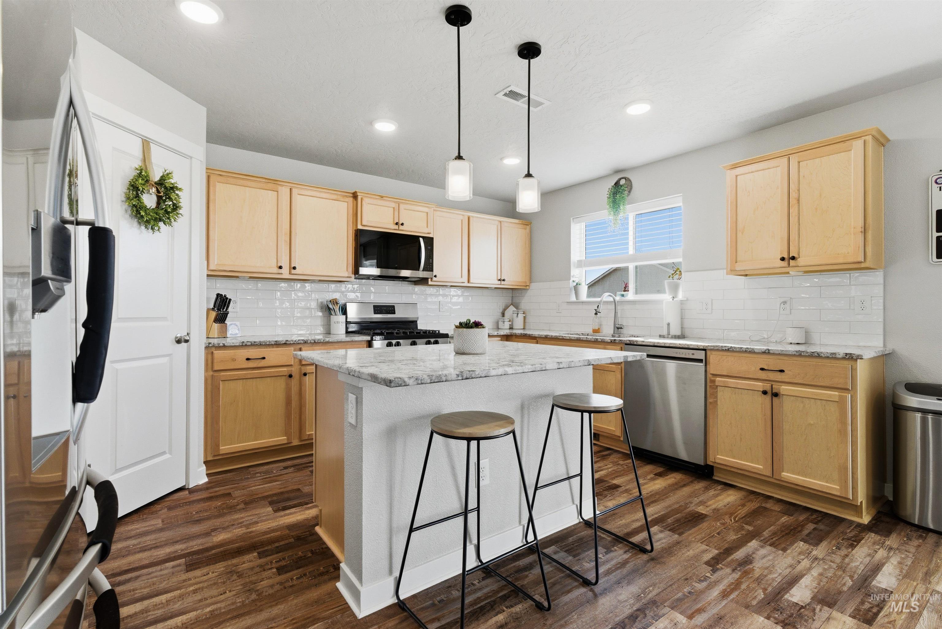 19189 Smith Fork Way, Caldwell, Idaho 83605, 3 Bedrooms, 2.5 Bathrooms, Residential For Sale, Price $439,990,MLS 98974175