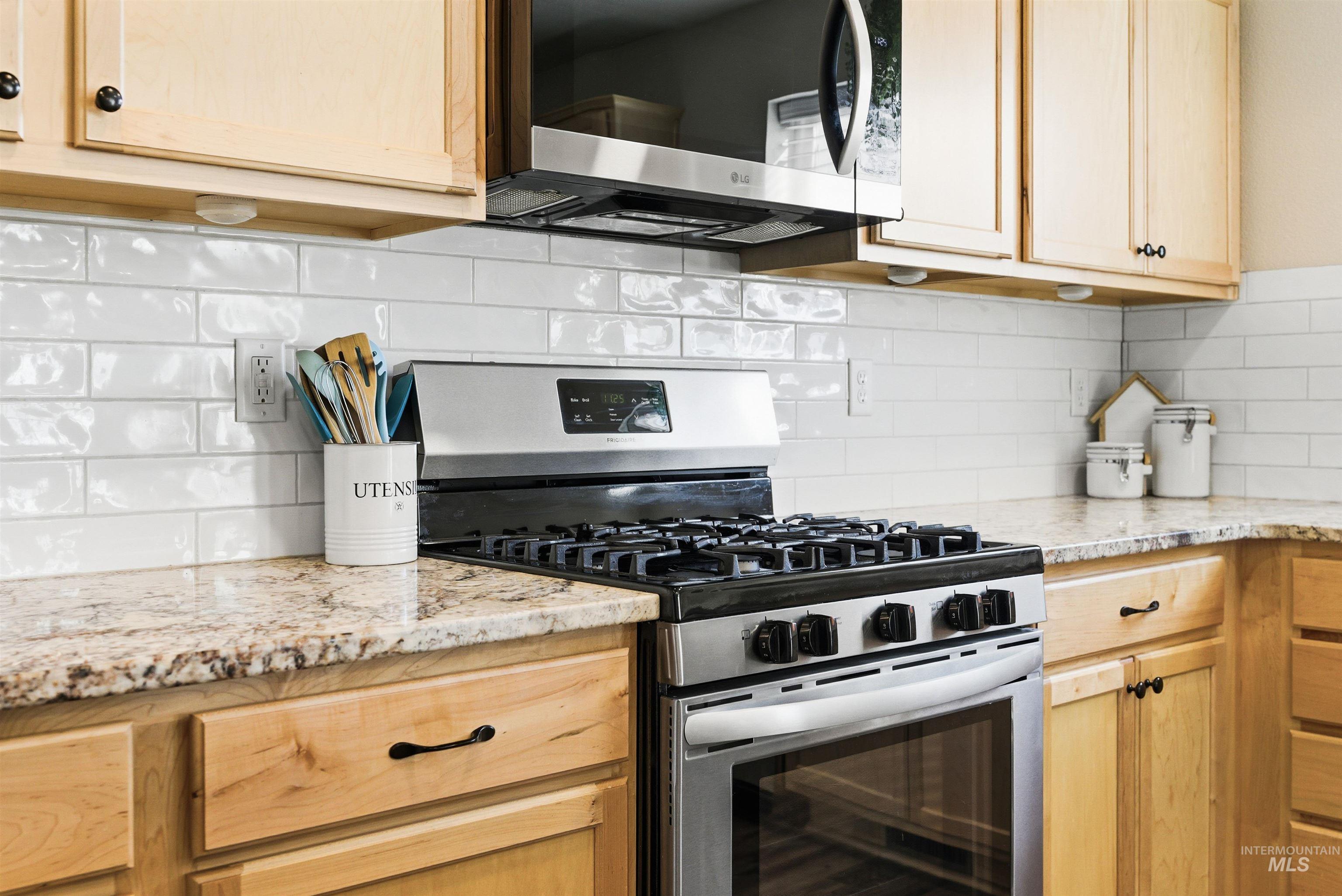 19189 Smith Fork Way, Caldwell, Idaho 83605, 3 Bedrooms, 2.5 Bathrooms, Residential For Sale, Price $439,990,MLS 98974175