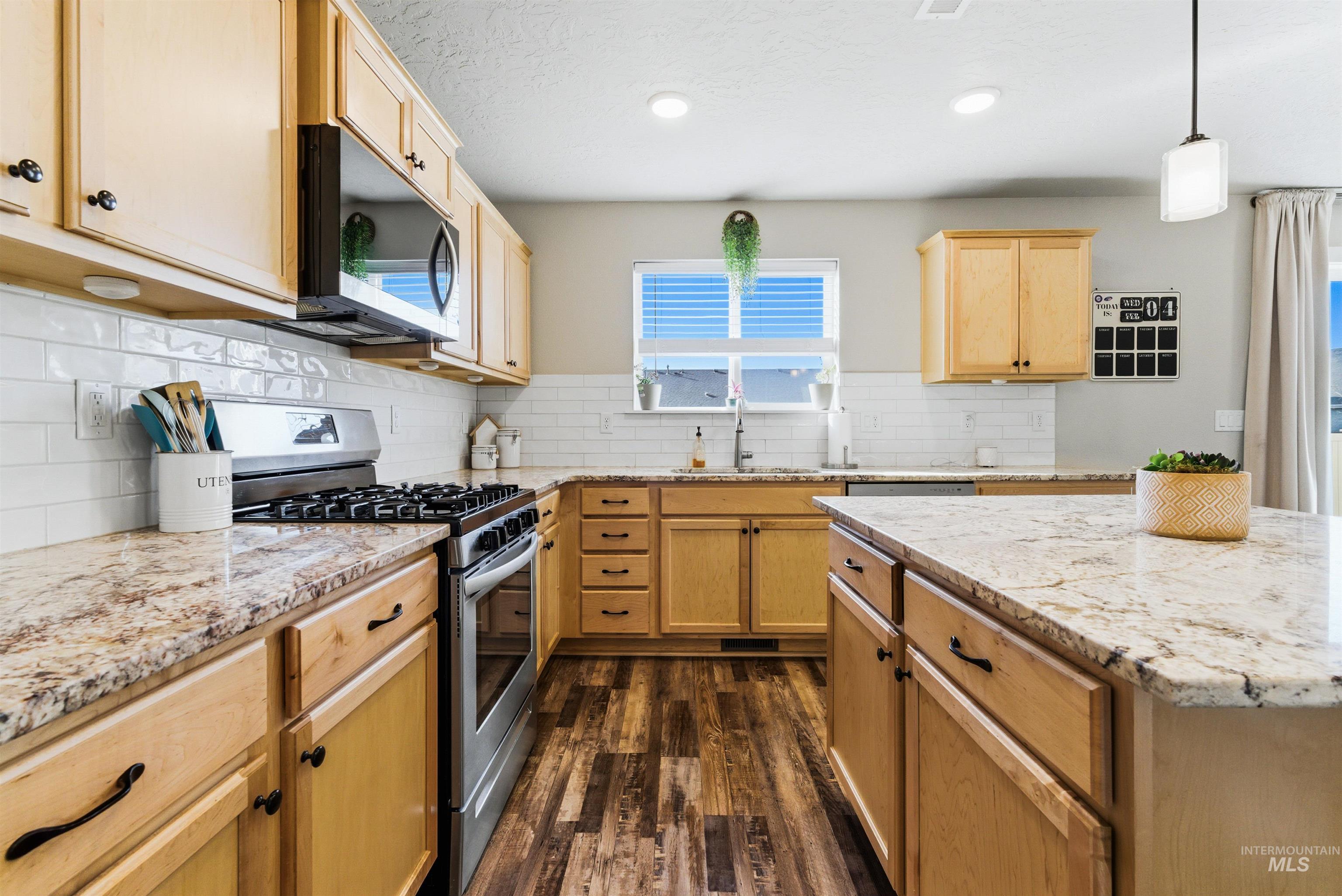 19189 Smith Fork Way, Caldwell, Idaho 83605, 3 Bedrooms, 2.5 Bathrooms, Residential For Sale, Price $439,990,MLS 98974175