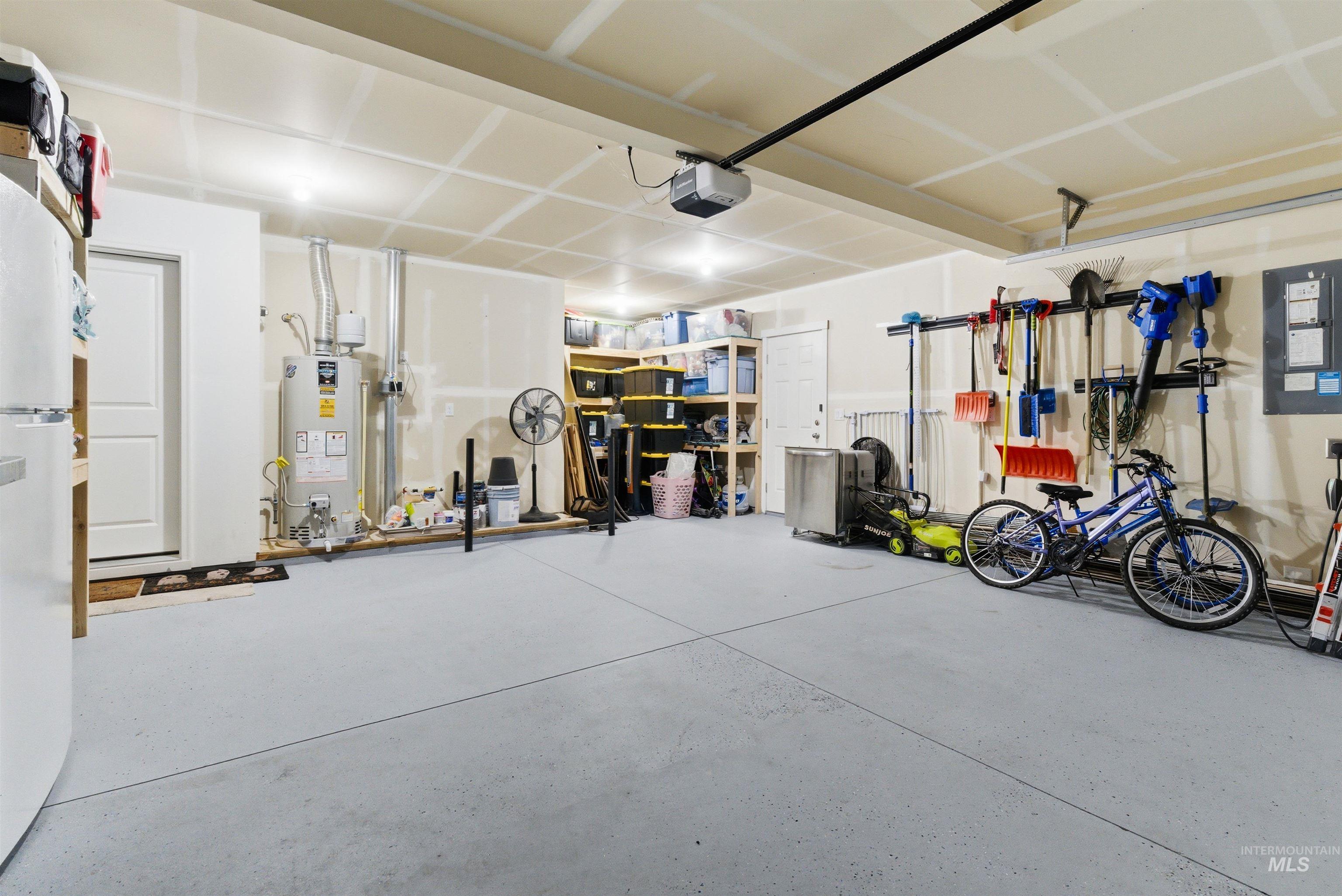 19189 Smith Fork Way, Caldwell, Idaho 83605, 3 Bedrooms, 2.5 Bathrooms, Residential For Sale, Price $439,990,MLS 98974175