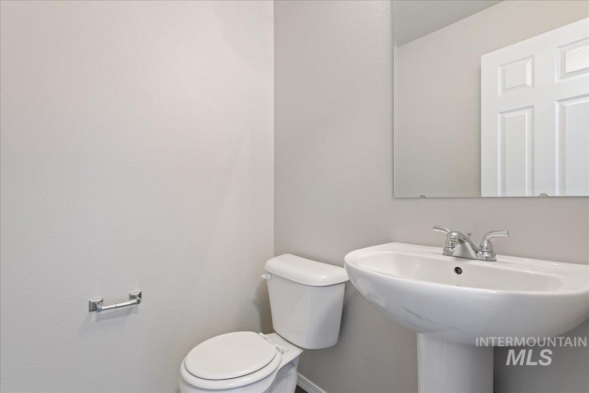 3053 N Saratov Way, Kuna, Idaho 83634-4856, 4 Bedrooms, 2.5 Bathrooms, Residential For Sale, Price $419,990,MLS 98974179