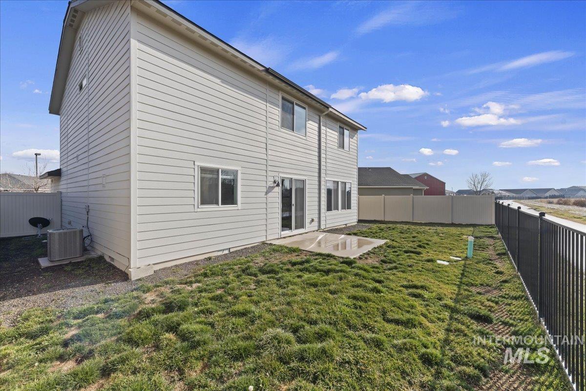 3053 N Saratov Way, Kuna, Idaho 83634-4856, 4 Bedrooms, 2.5 Bathrooms, Residential For Sale, Price $419,990,MLS 98974179