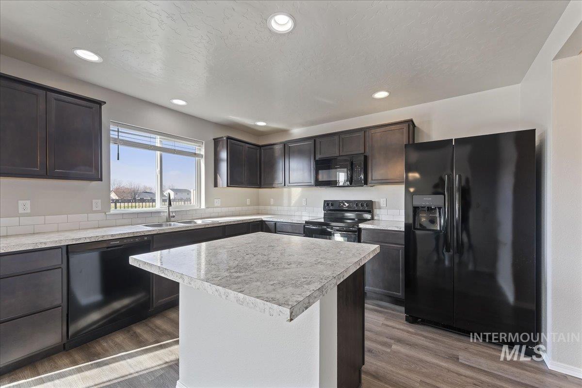 3053 N Saratov Way, Kuna, Idaho 83634-4856, 4 Bedrooms, 2.5 Bathrooms, Residential For Sale, Price $419,990,MLS 98974179