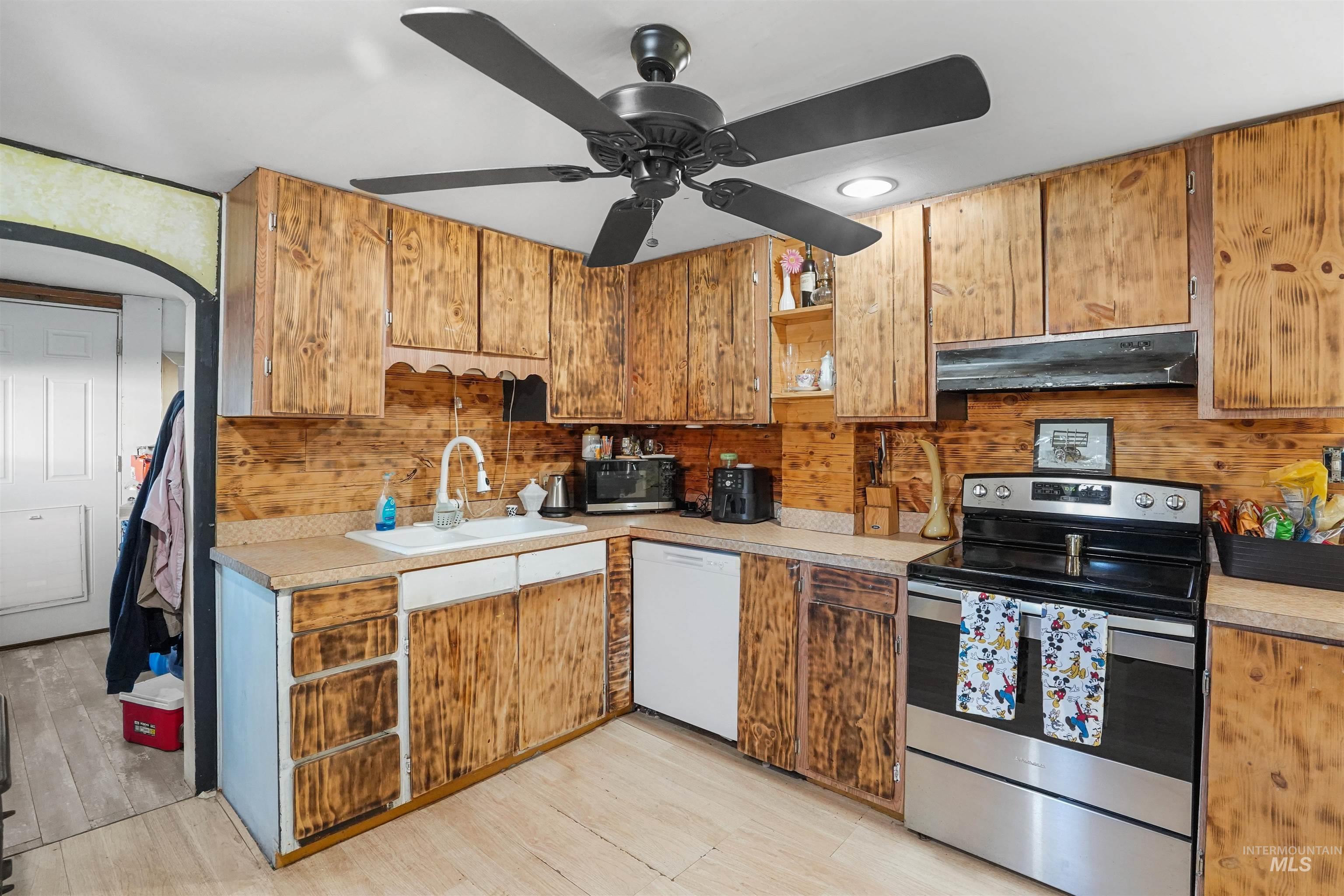 300 14th Ave N, Buhl, Idaho 83316, 1 Bedroom, 1 Bathroom, Residential For Sale, Price $180,000,MLS 98974180