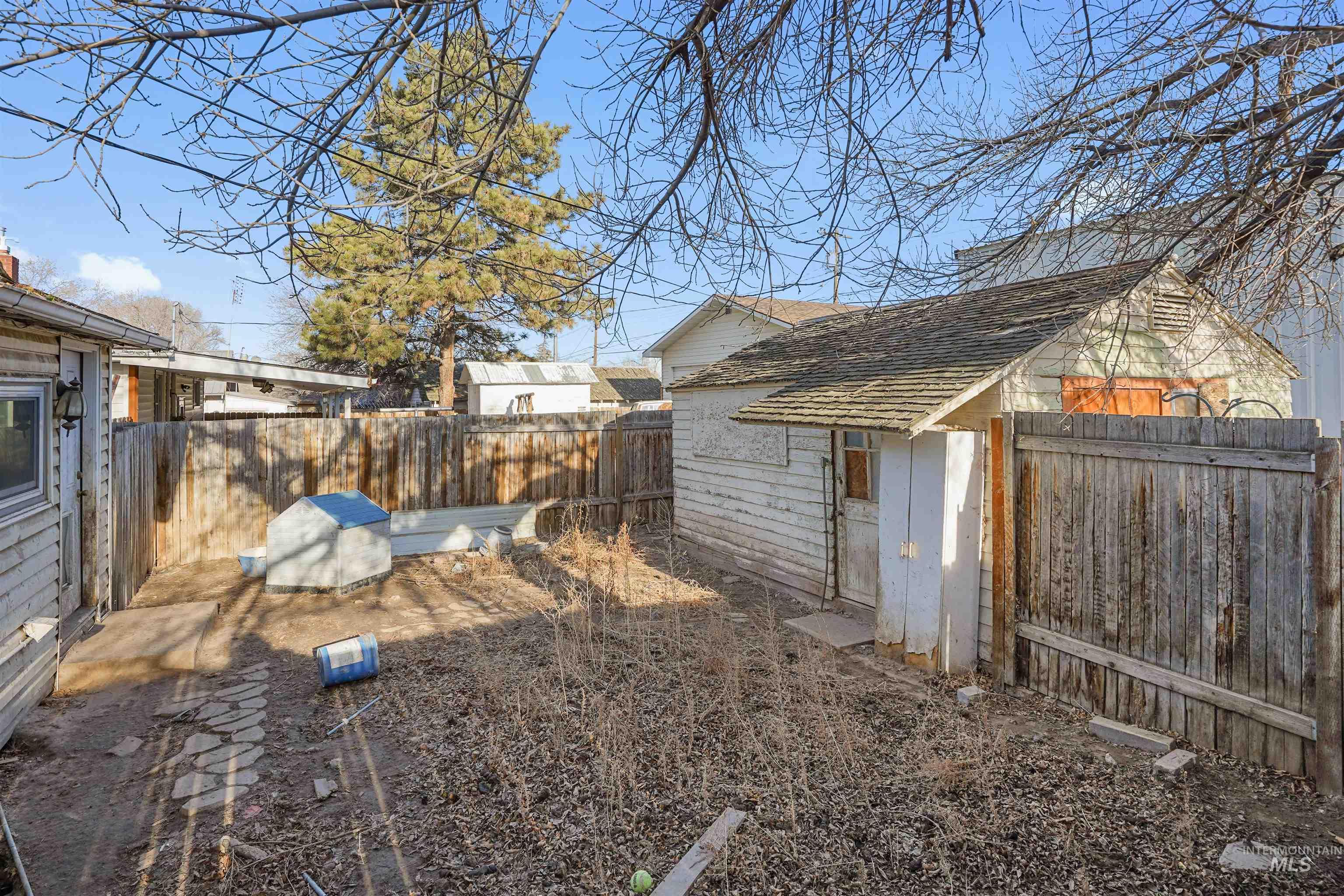 300 14th Ave N, Buhl, Idaho 83316, 1 Bedroom, 1 Bathroom, Residential For Sale, Price $180,000,MLS 98974180