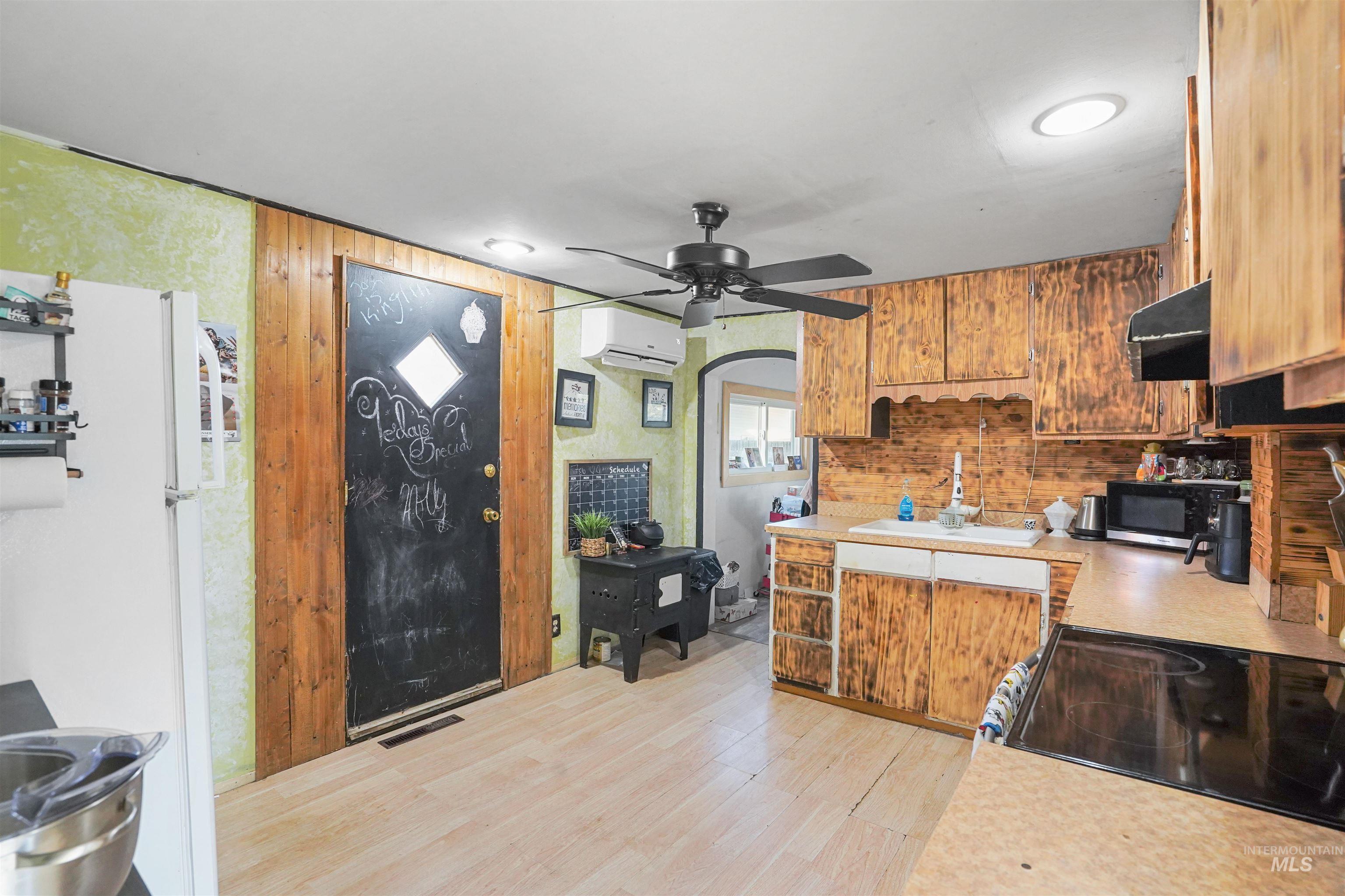 300 14th Ave N, Buhl, Idaho 83316, 1 Bedroom, 1 Bathroom, Residential For Sale, Price $180,000,MLS 98974180